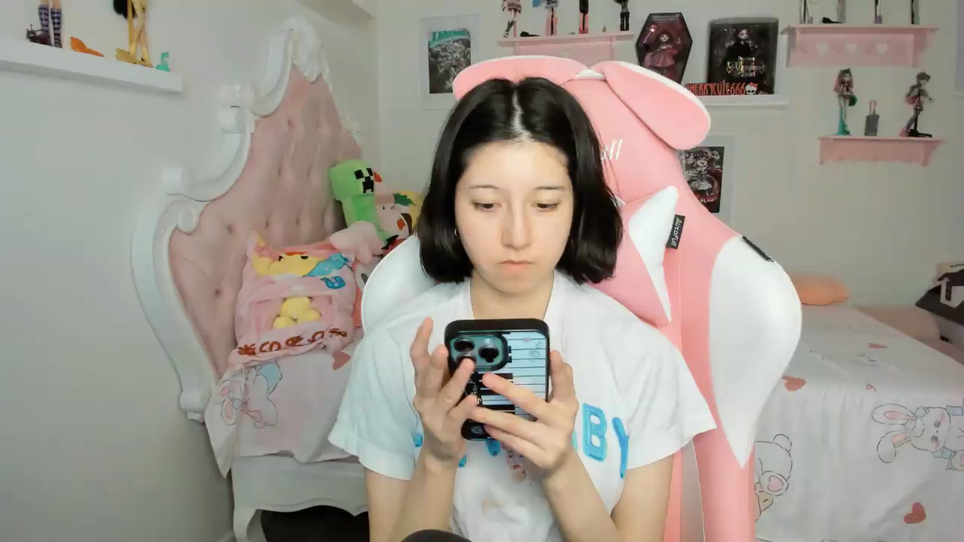 Gallery image thumbnail from Cherrycute666's myfreecams stream on, 05/13/2026, 05:51 image 1 of 20