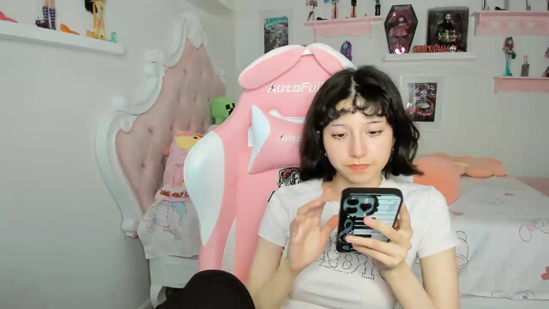 Gallery image thumbnail from Cherrycute666's myfreecams stream on, 05/14/2026, 05:34 image 12 of 20