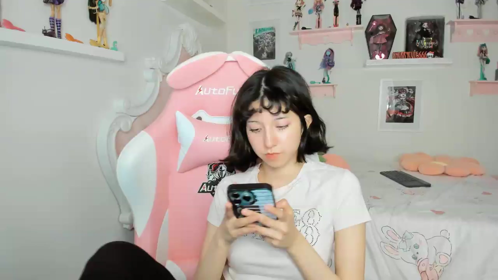 Gallery image thumbnail from Cherrycute666's myfreecams stream on, 05/14/2026, 05:34 image 2 of 20