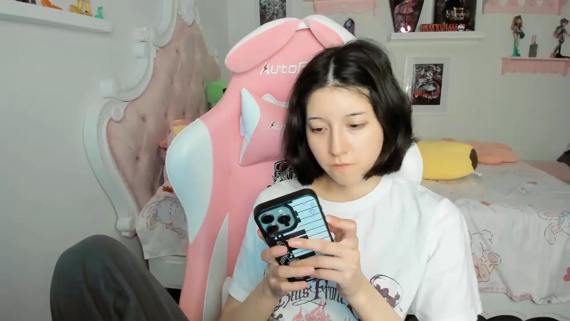 Gallery image thumbnail from Cherrycute666's myfreecams stream on, 05/16/2026, 05:28 image 16 of 20