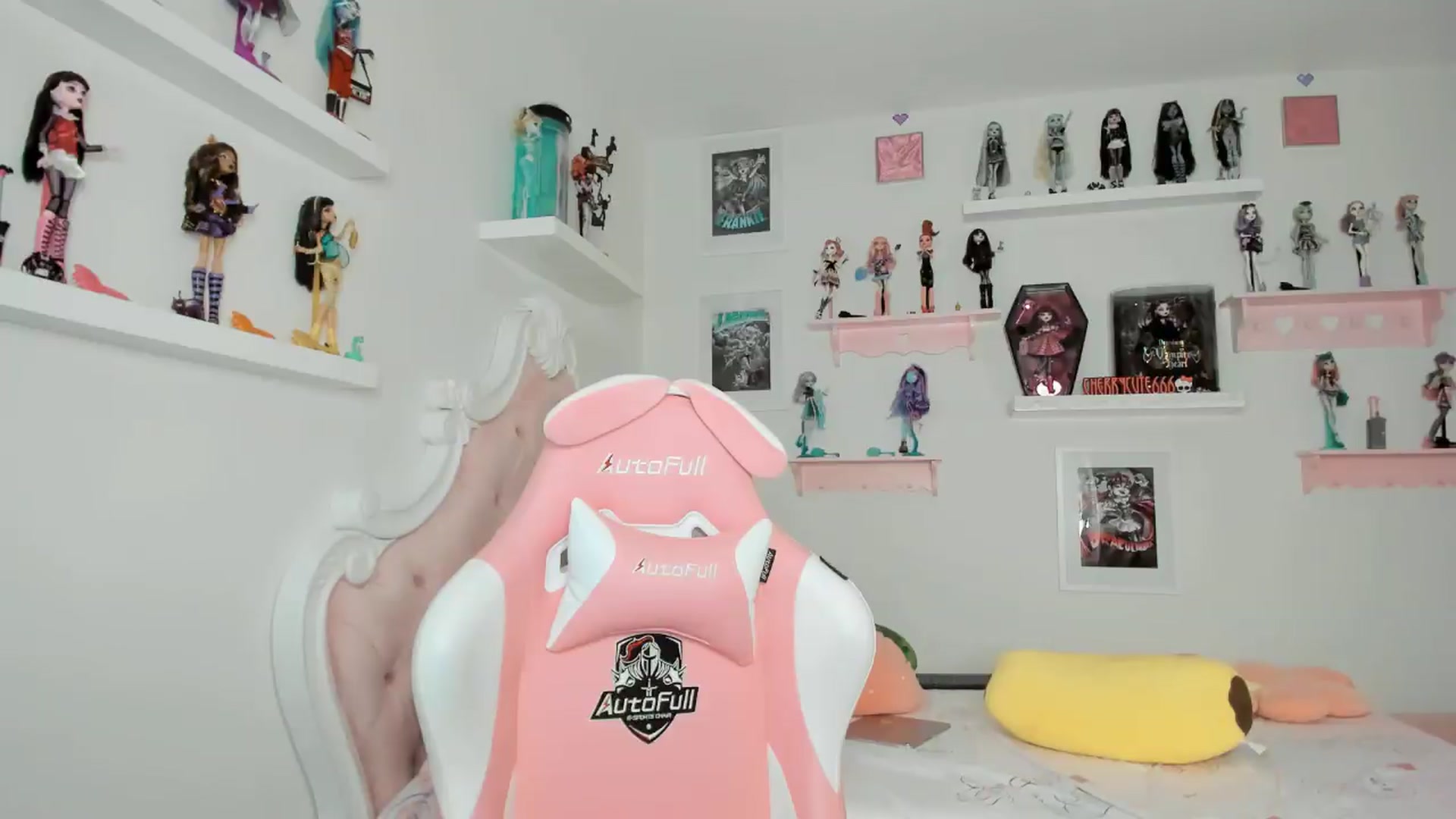 Gallery image thumbnail from Cherrycute666's myfreecams stream on, 05/16/2026, 08:41 image 17 of 20