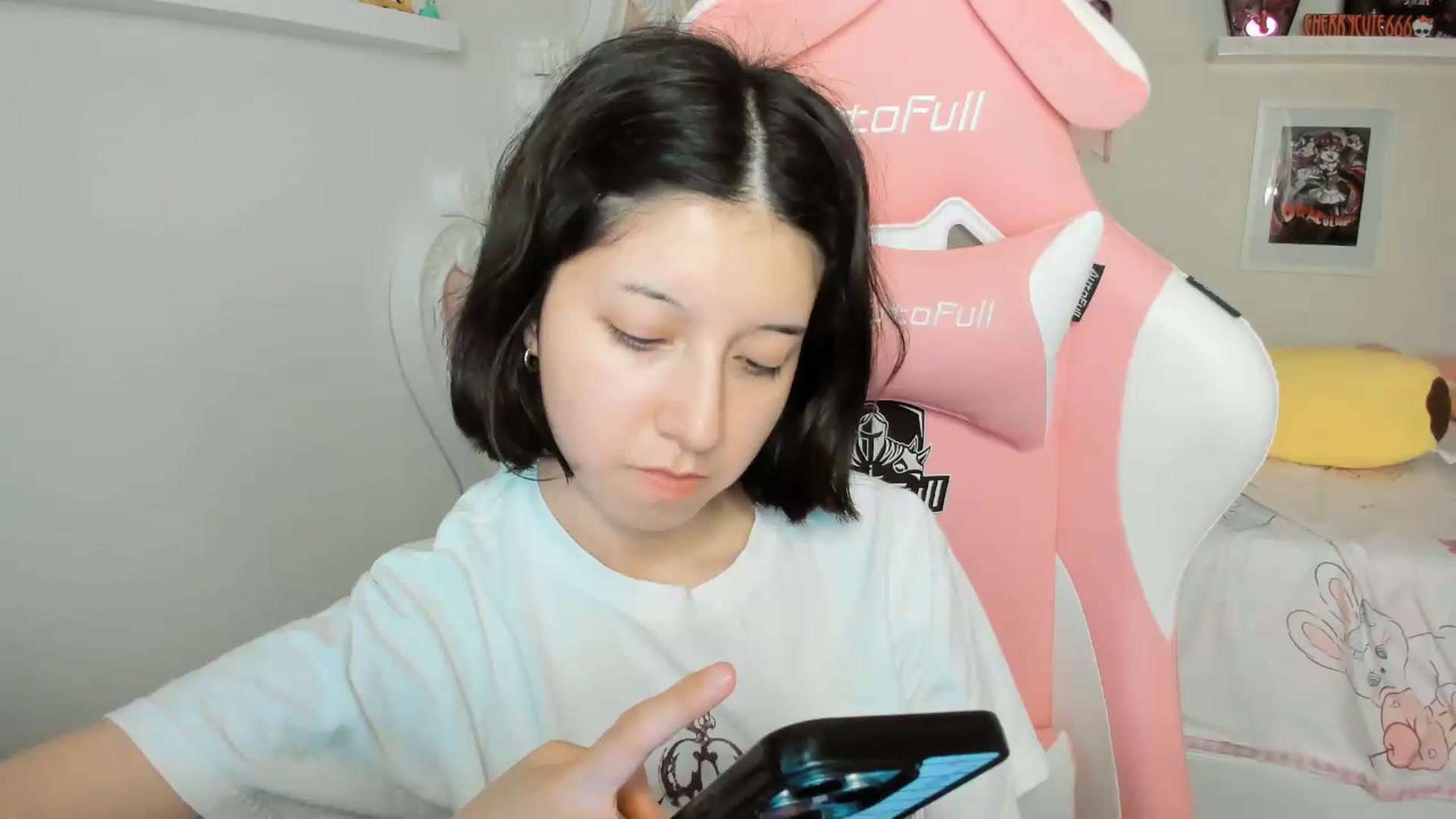Gallery image thumbnail from Cherrycute666's myfreecams stream on, 05/16/2026, 08:41 image 13 of 20