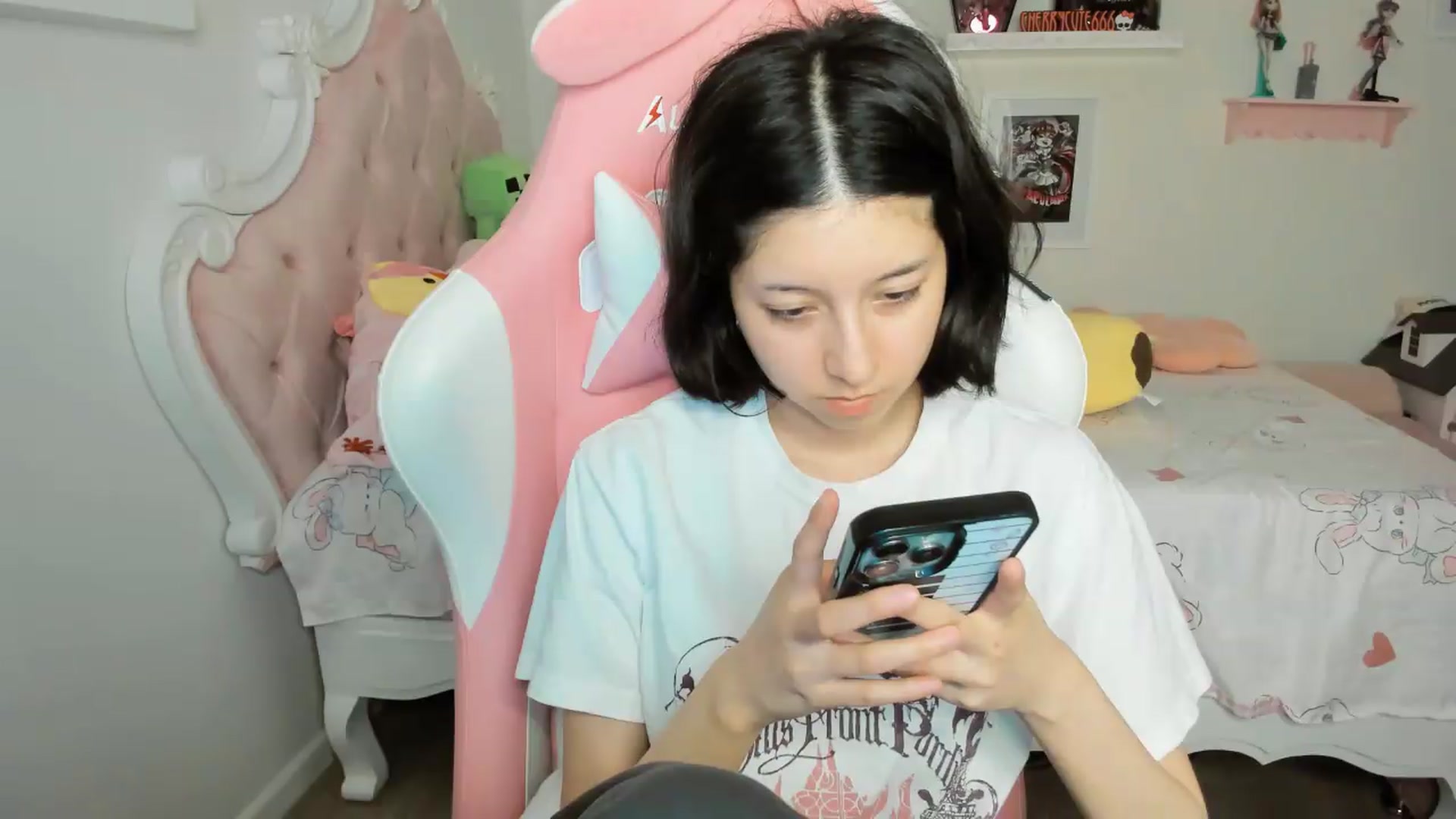 Gallery image thumbnail from Cherrycute666's myfreecams stream on, 05/16/2026, 08:41 image 12 of 20