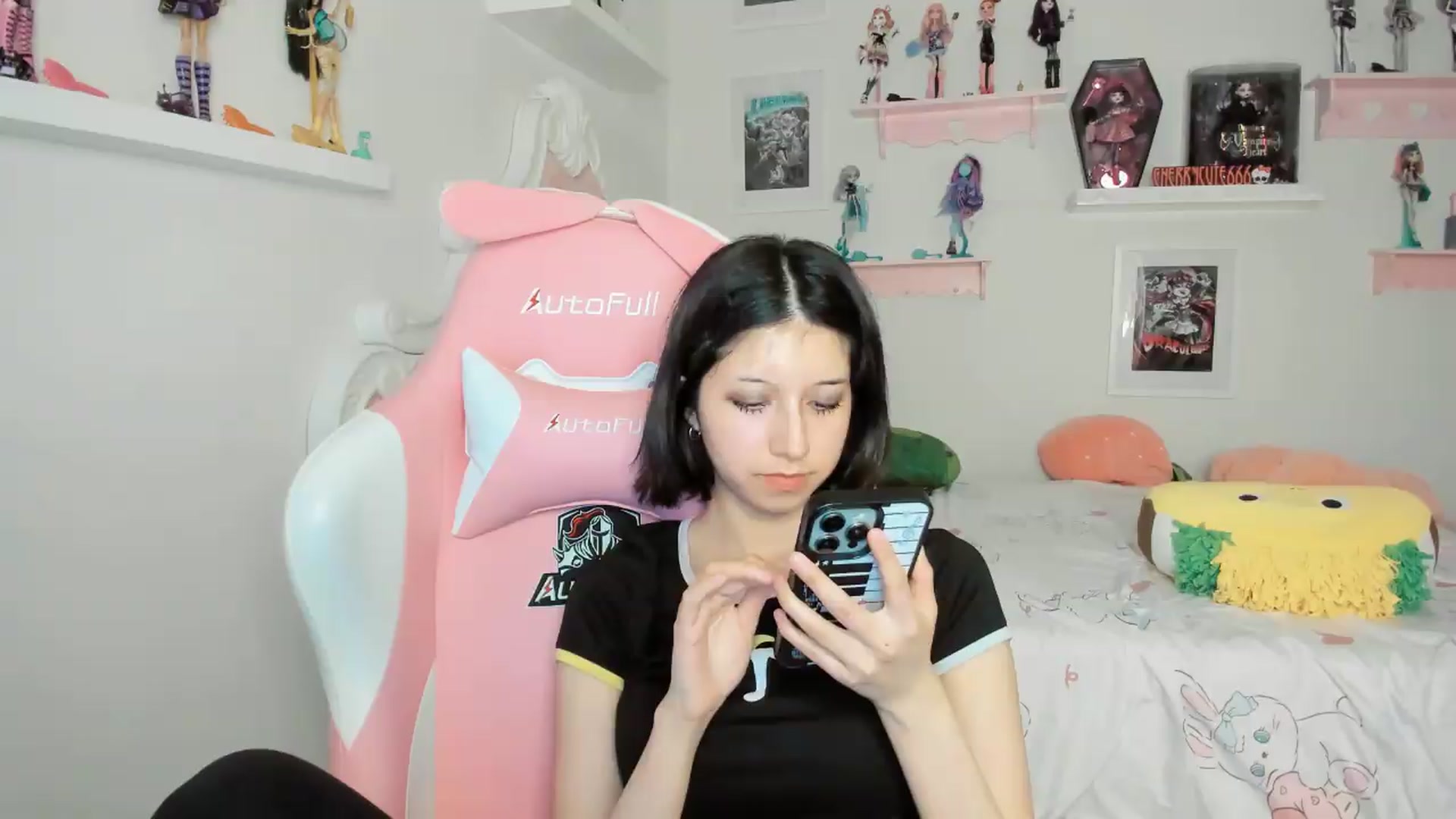 Gallery image thumbnail from Cherrycute666's myfreecams stream on, 05/17/2026, 07:30 image 10 of 20