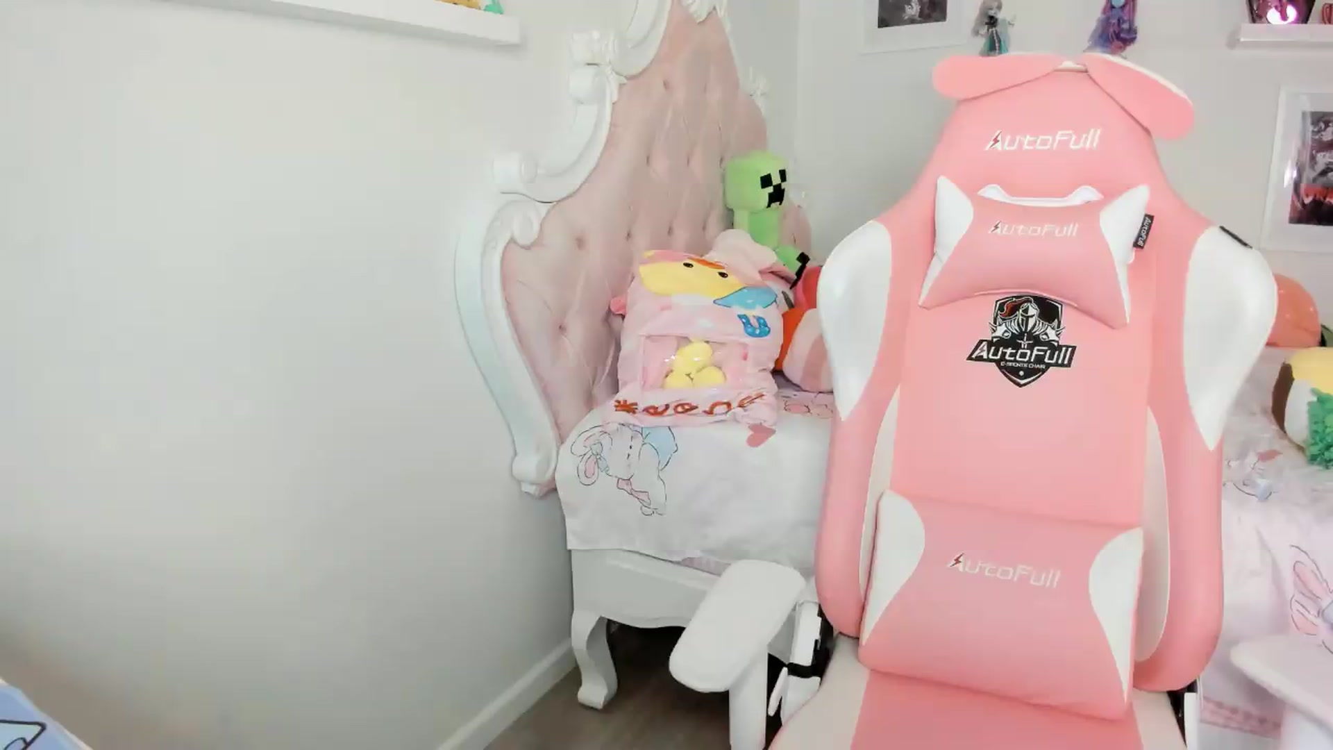 Gallery image thumbnail from Cherrycute666's myfreecams stream on, 05/17/2026, 07:30 image 17 of 20
