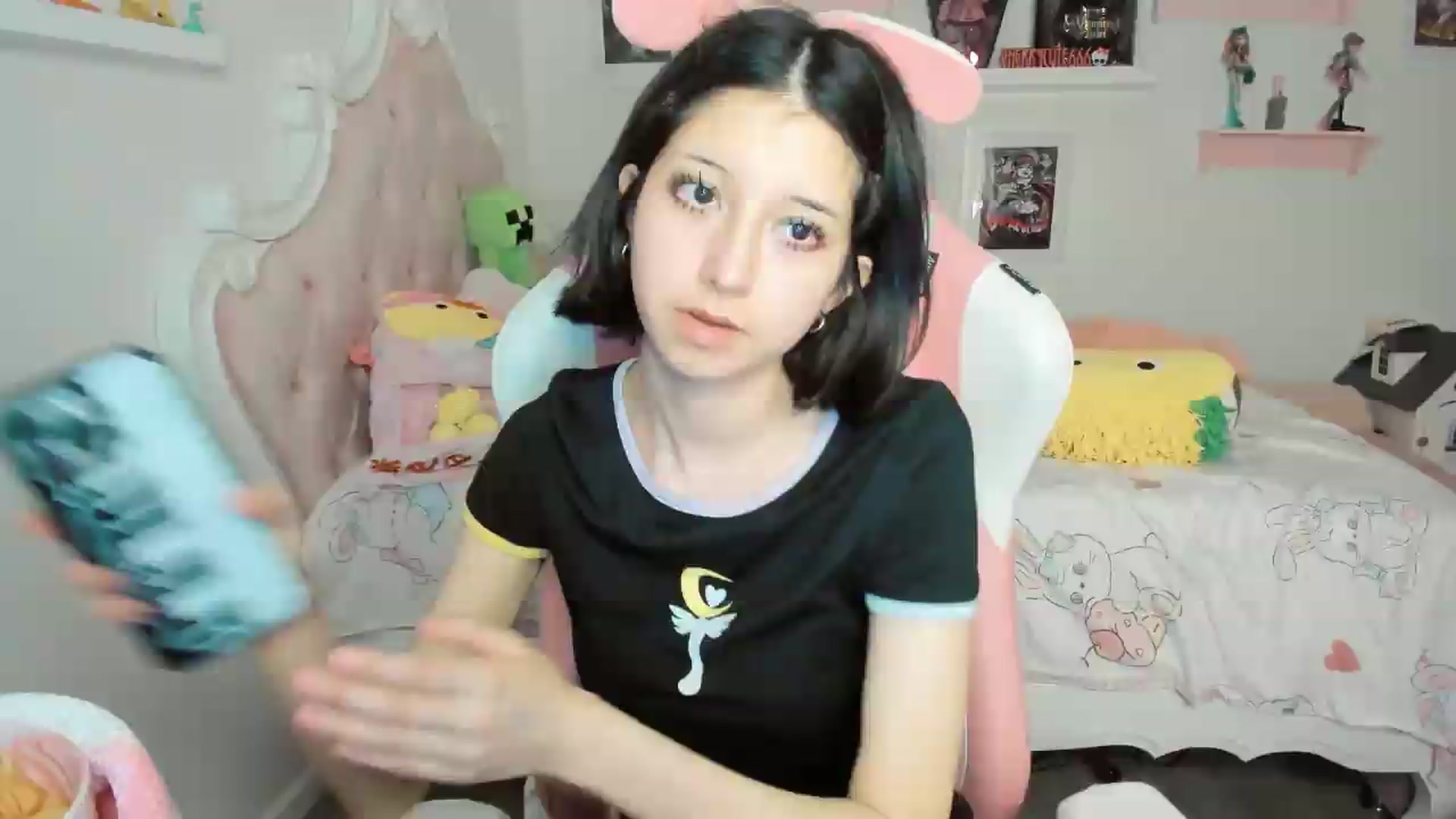 Gallery image thumbnail from Cherrycute666's myfreecams stream on, 05/17/2026, 07:30 image 1 of 20