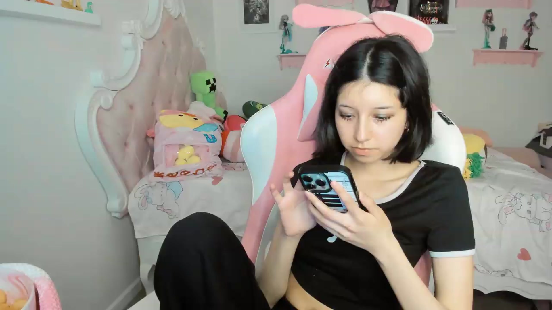 Gallery image thumbnail from Cherrycute666's myfreecams stream on, 05/17/2026, 07:30 image 4 of 20