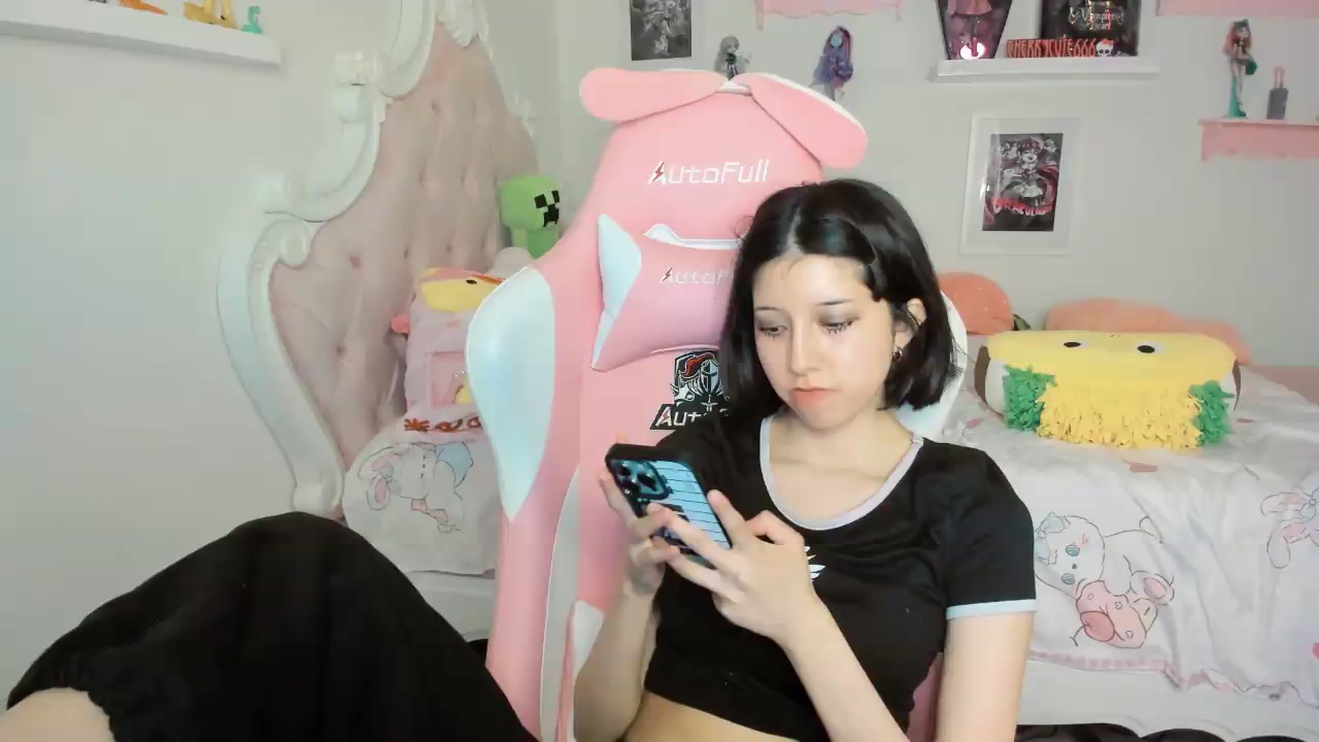 Gallery image thumbnail from Cherrycute666's myfreecams stream on, 05/17/2026, 07:30 image 18 of 20