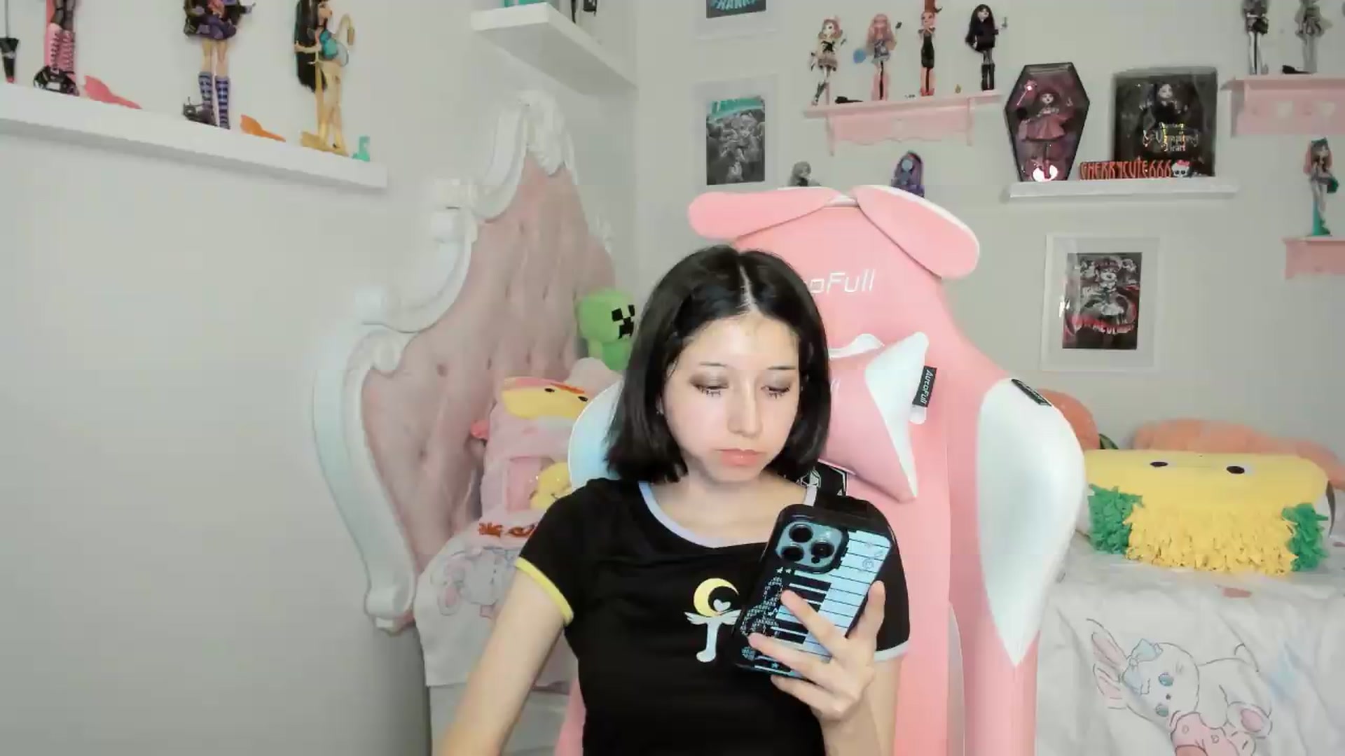 Gallery image thumbnail from Cherrycute666's myfreecams stream on, 05/17/2026, 07:30 image 16 of 20