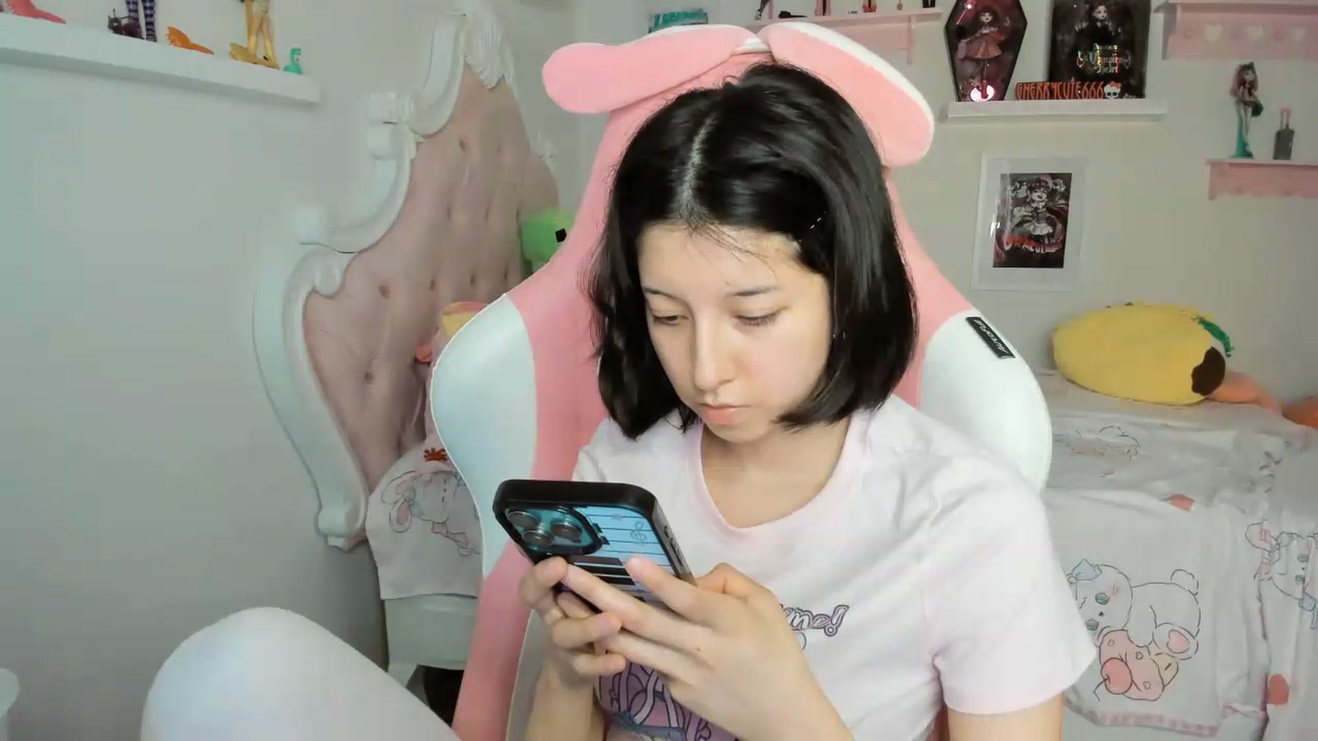 Gallery image thumbnail from Cherrycute666's myfreecams stream on, 05/18/2026, 05:49 image 9 of 20