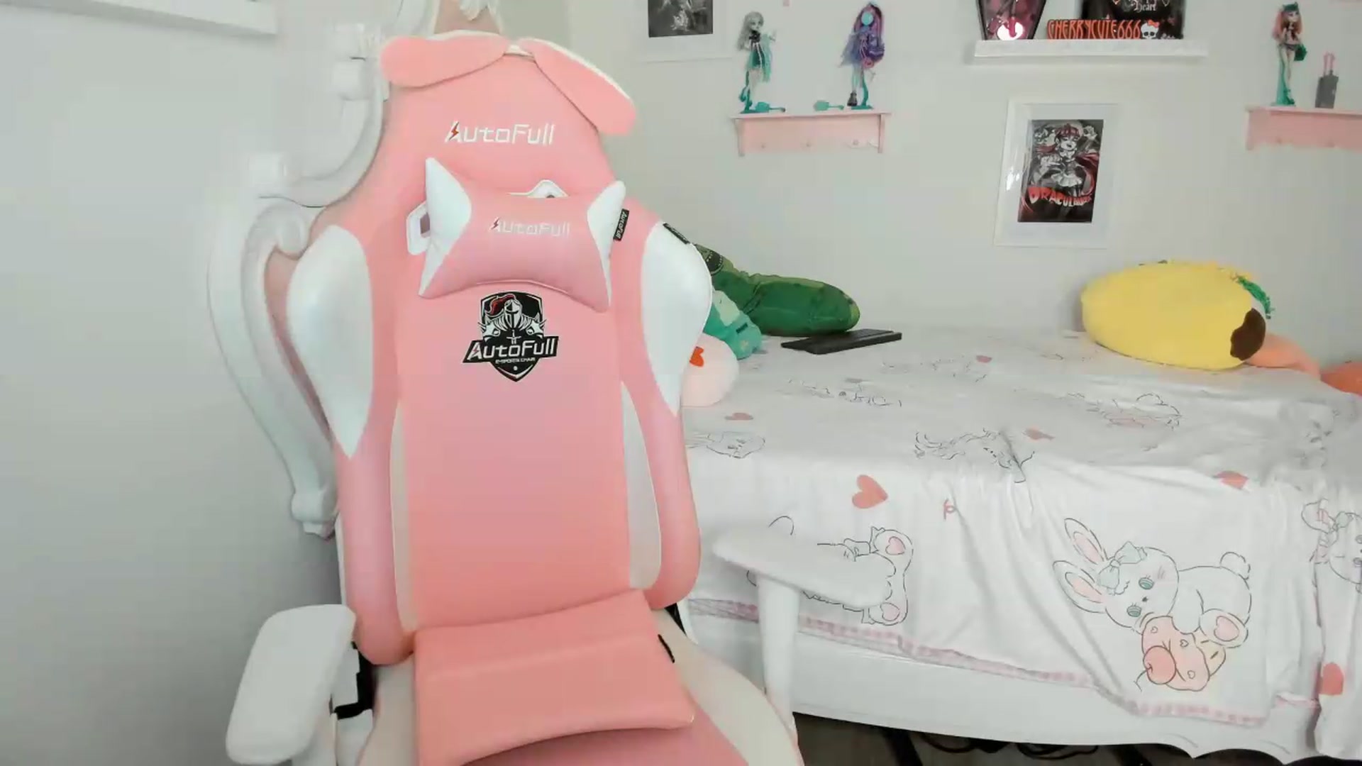 Gallery image thumbnail from Cherrycute666's myfreecams stream on, 05/18/2026, 06:26 image 13 of 20