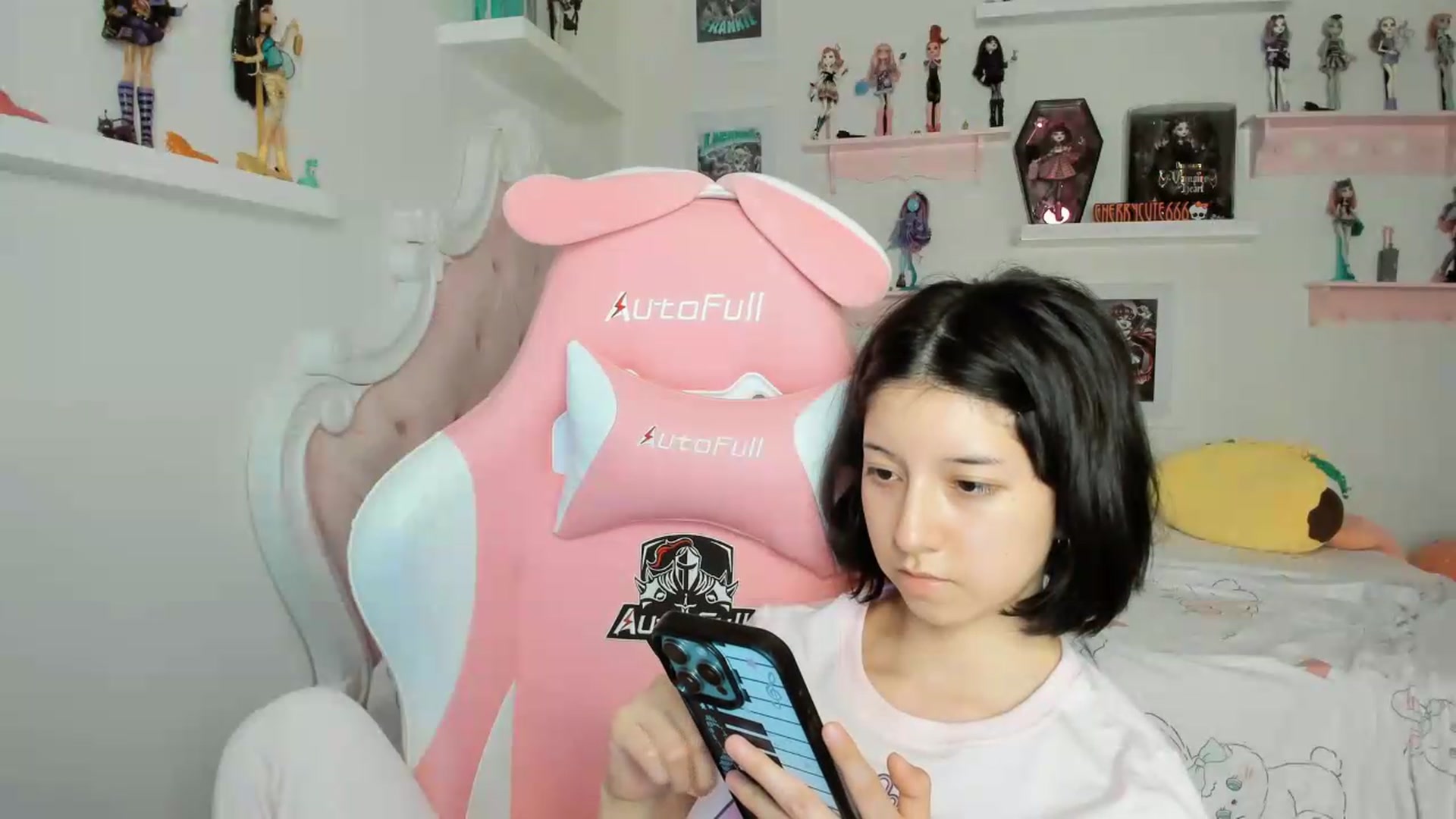 Gallery image thumbnail from Cherrycute666's myfreecams stream on, 05/18/2026, 06:26 image 11 of 20