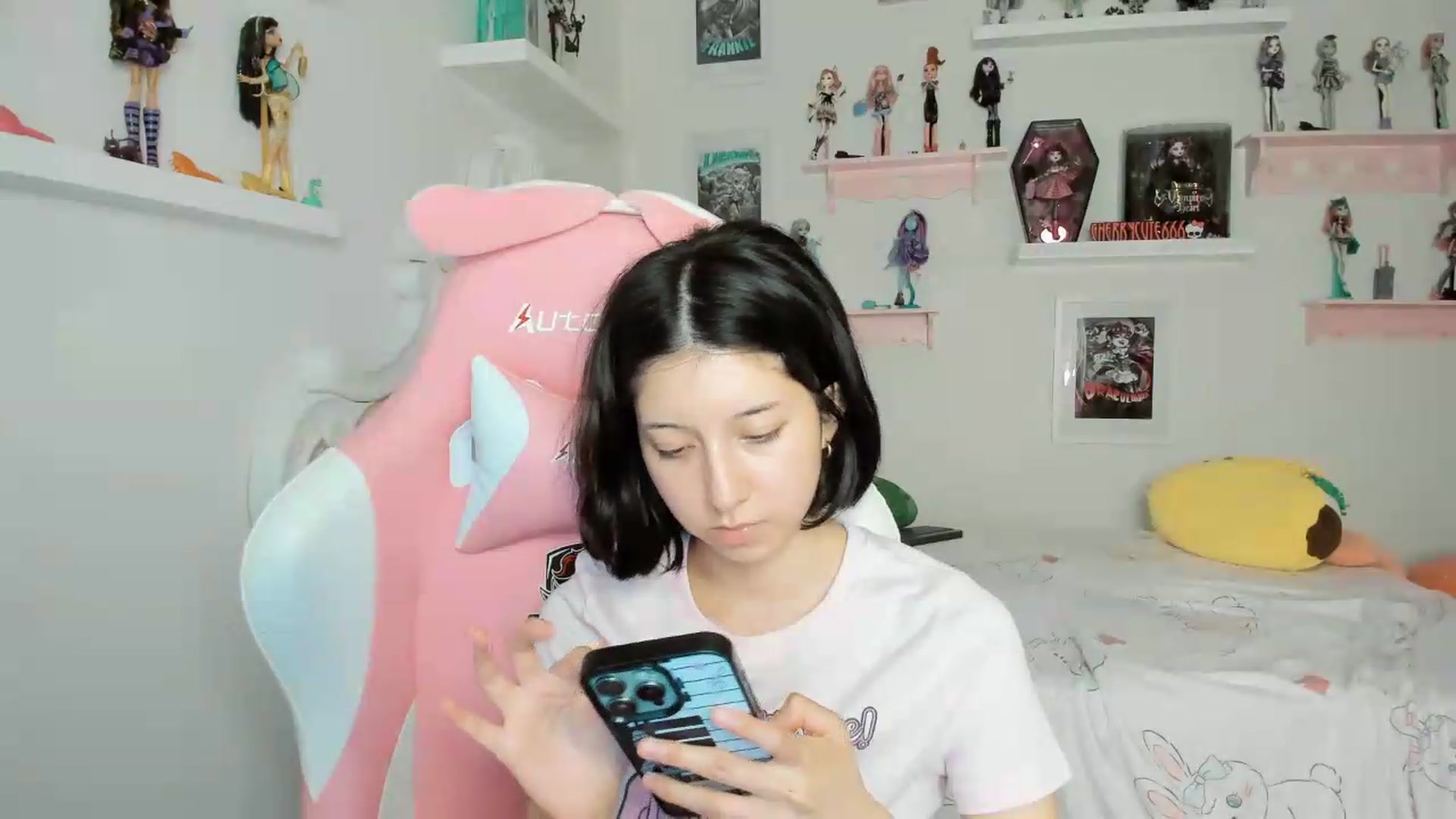 Gallery image thumbnail from Cherrycute666's myfreecams stream on, 05/18/2026, 06:26 image 16 of 20
