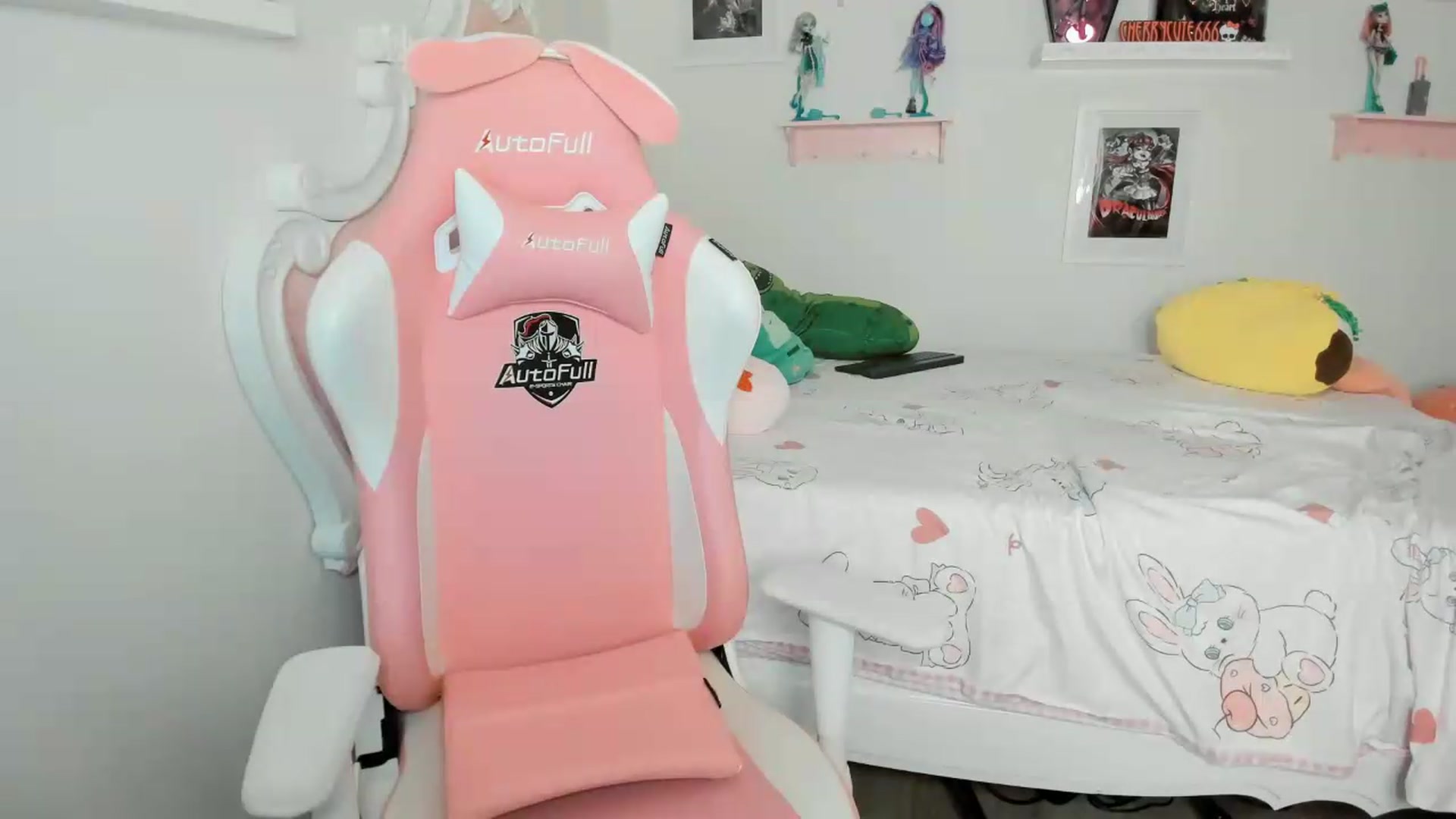 Gallery image thumbnail from Cherrycute666's myfreecams stream on, 05/18/2026, 06:26 image 15 of 20