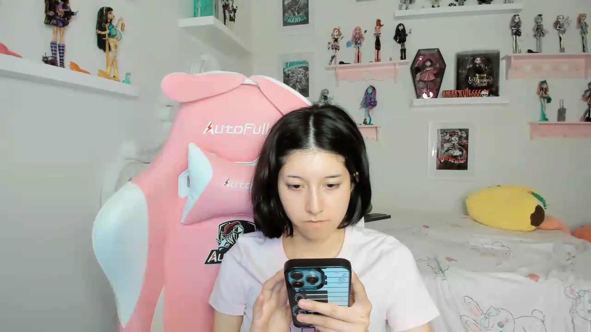 Gallery image thumbnail from Cherrycute666's myfreecams stream on, 05/18/2026, 06:26 image 17 of 20