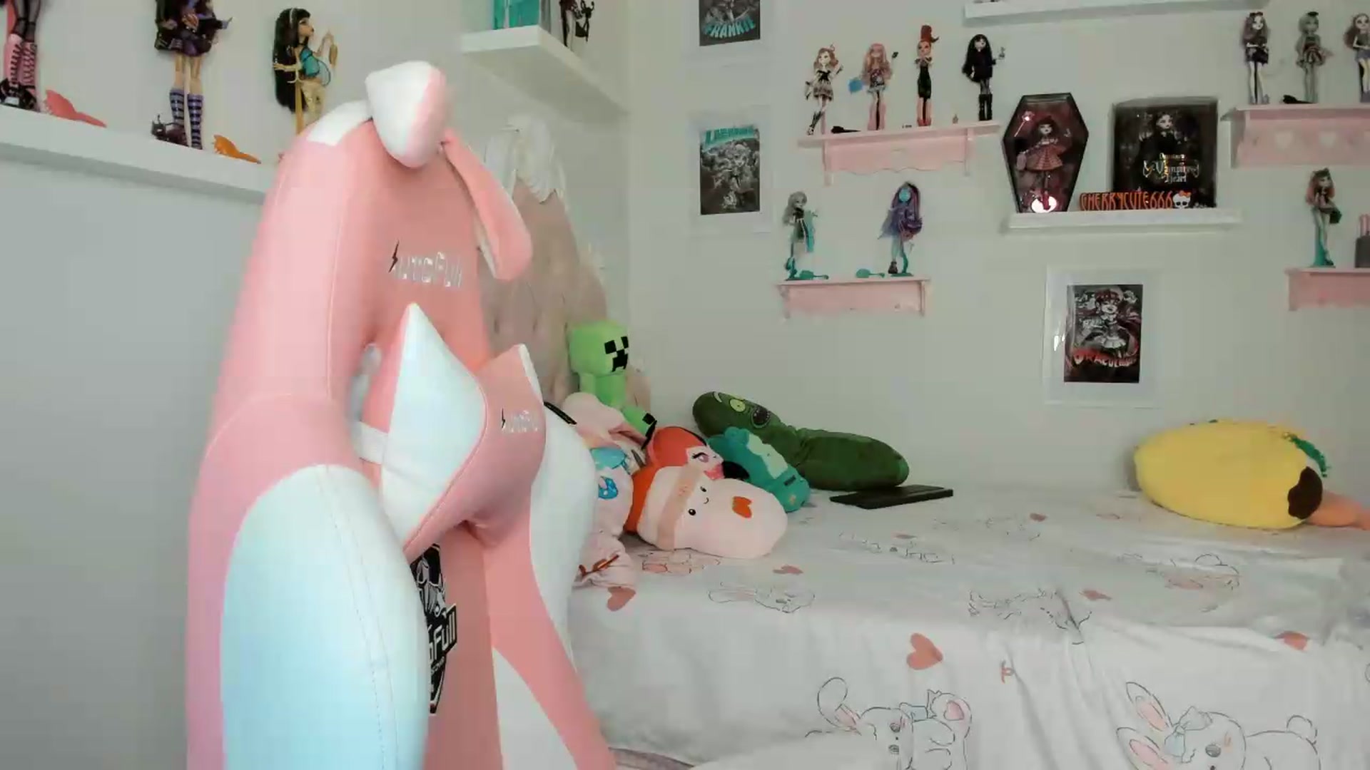 Gallery image thumbnail from Cherrycute666's myfreecams stream on, 05/18/2026, 06:26 image 2 of 20