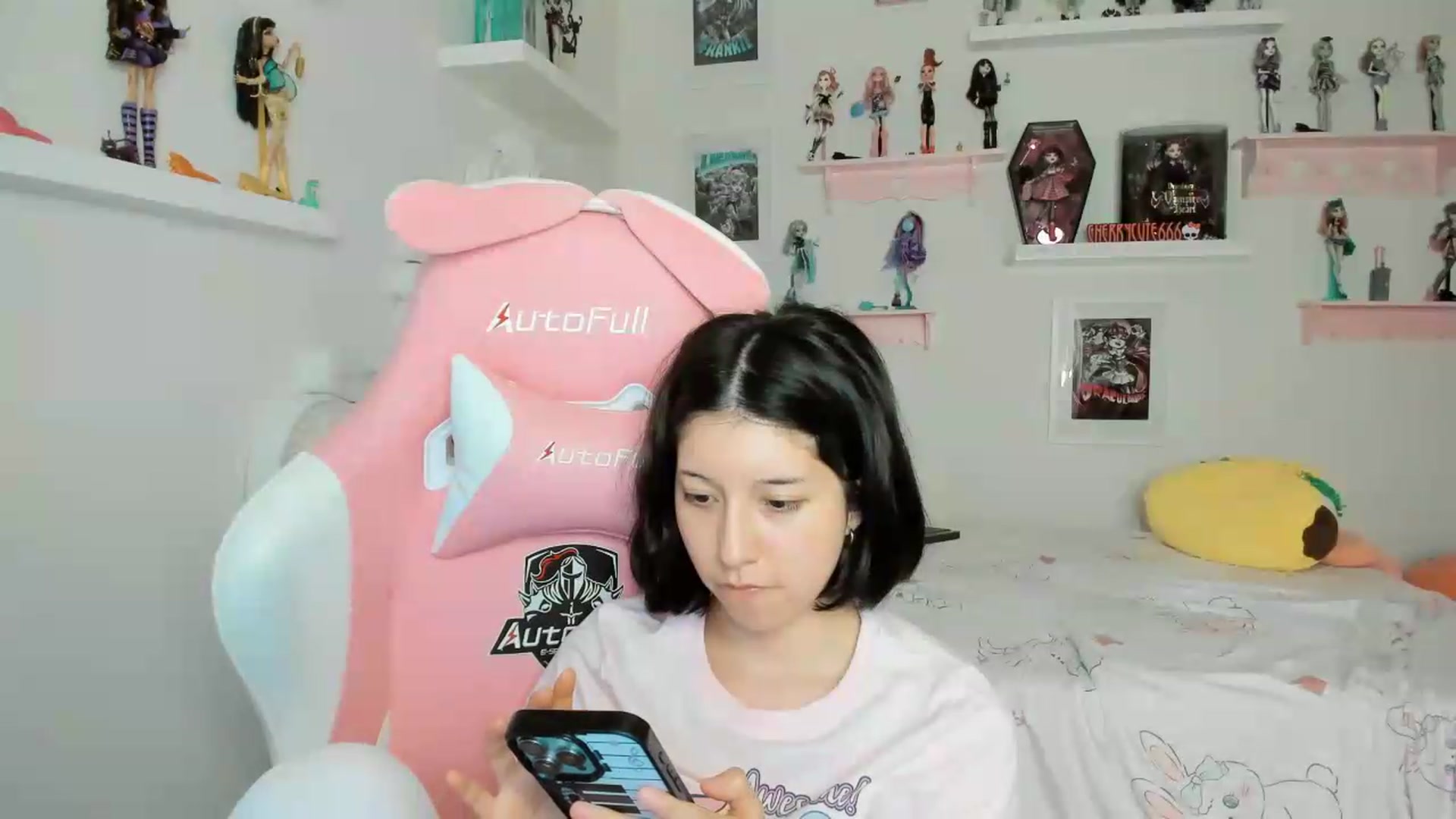 Gallery image thumbnail from Cherrycute666's myfreecams stream on, 05/18/2026, 06:26 image 18 of 20