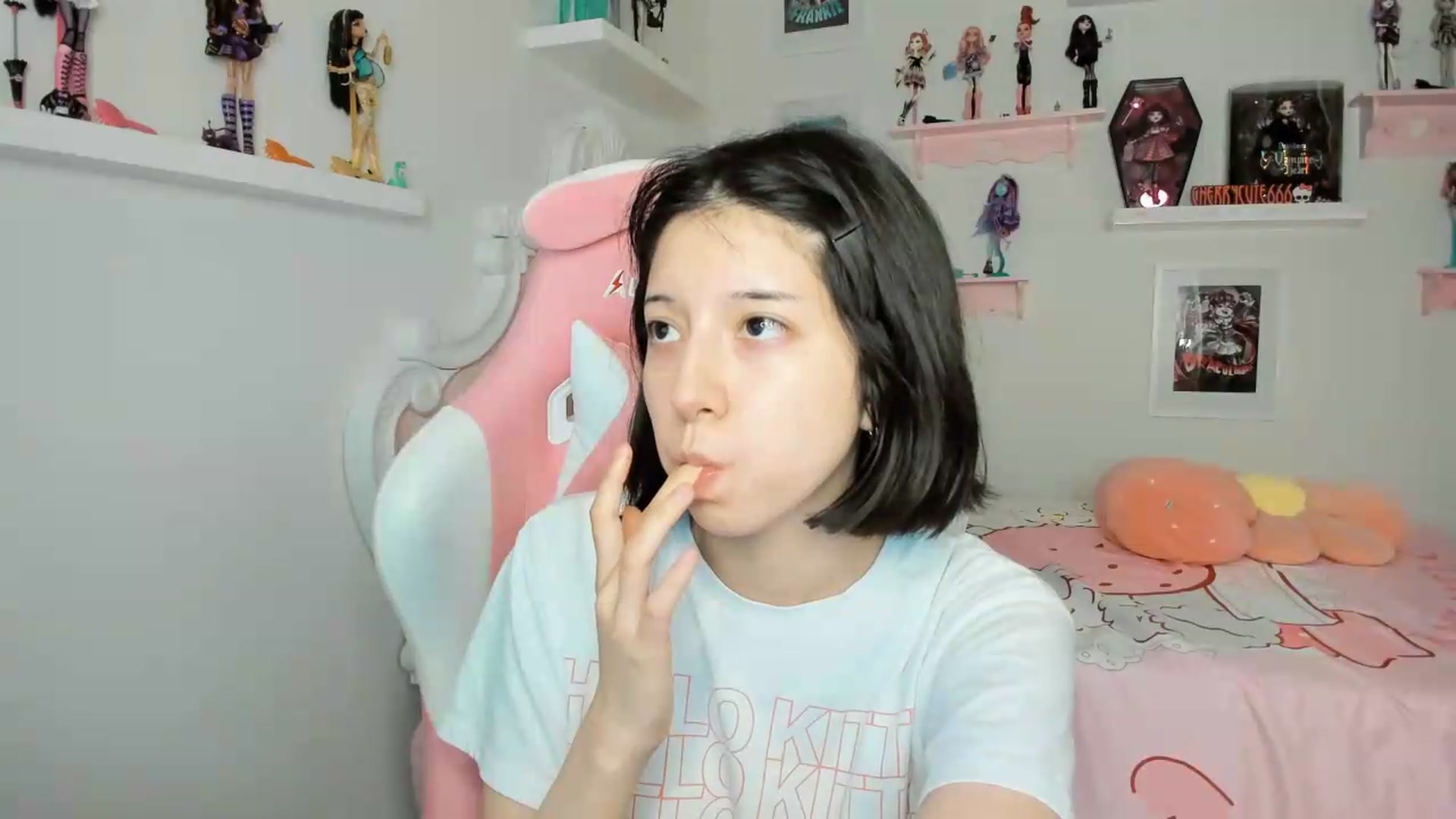 Gallery image thumbnail from Cherrycute666's myfreecams stream on, 05/21/2026, 05:32 image 10 of 20