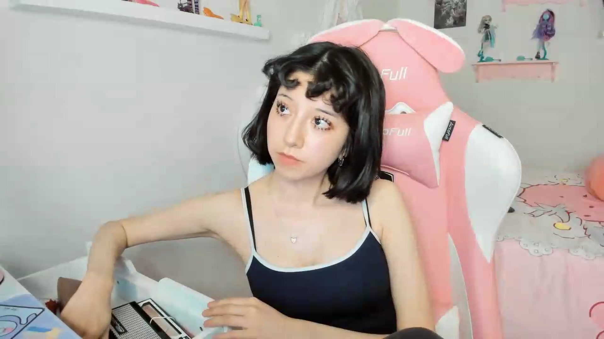 Gallery image thumbnail from Cherrycute666's myfreecams stream on, 05/22/2026, 03:29 image 18 of 20