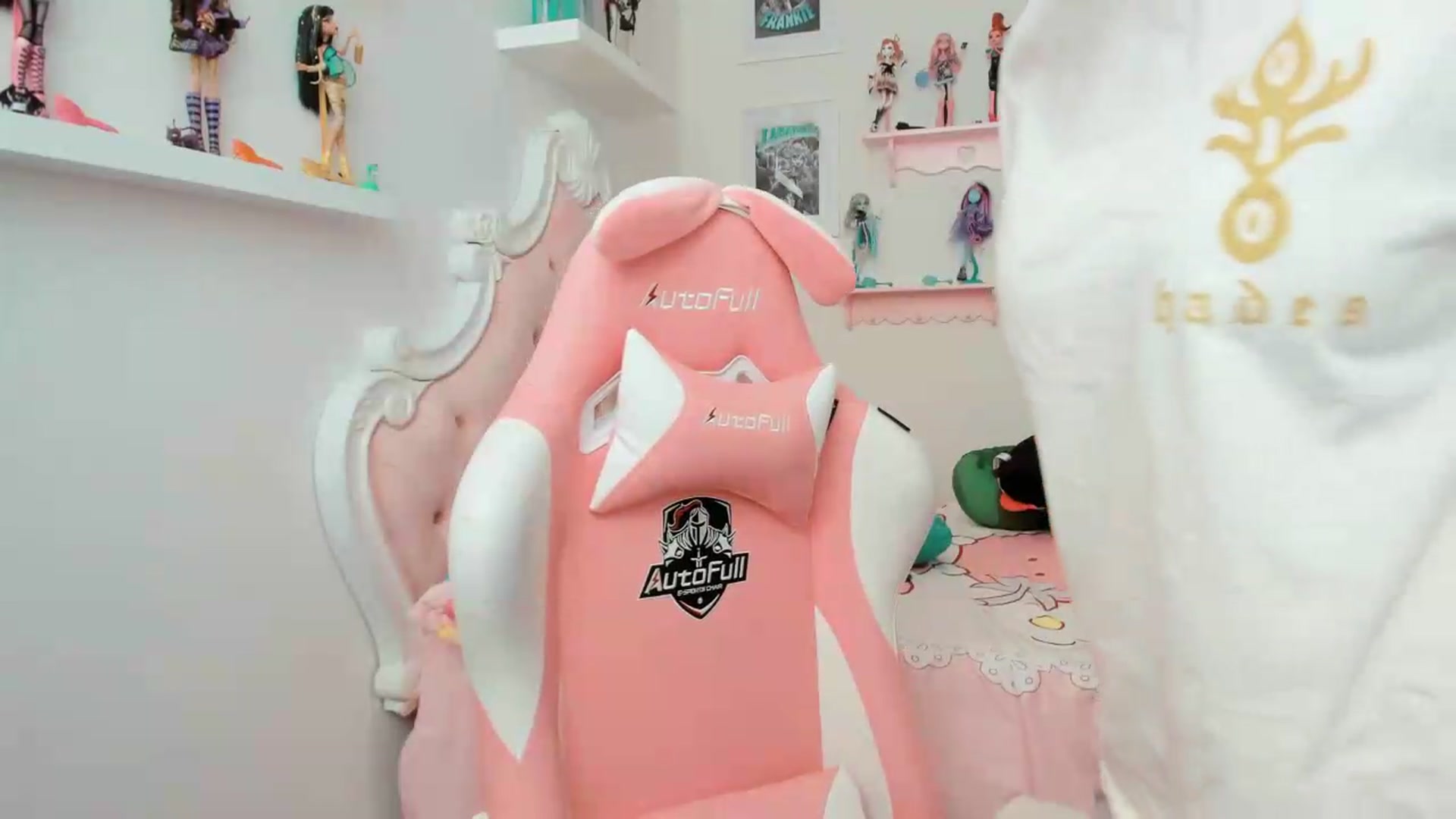 Gallery image thumbnail from Cherrycute666's myfreecams stream on, 05/22/2026, 21:09 image 2 of 20