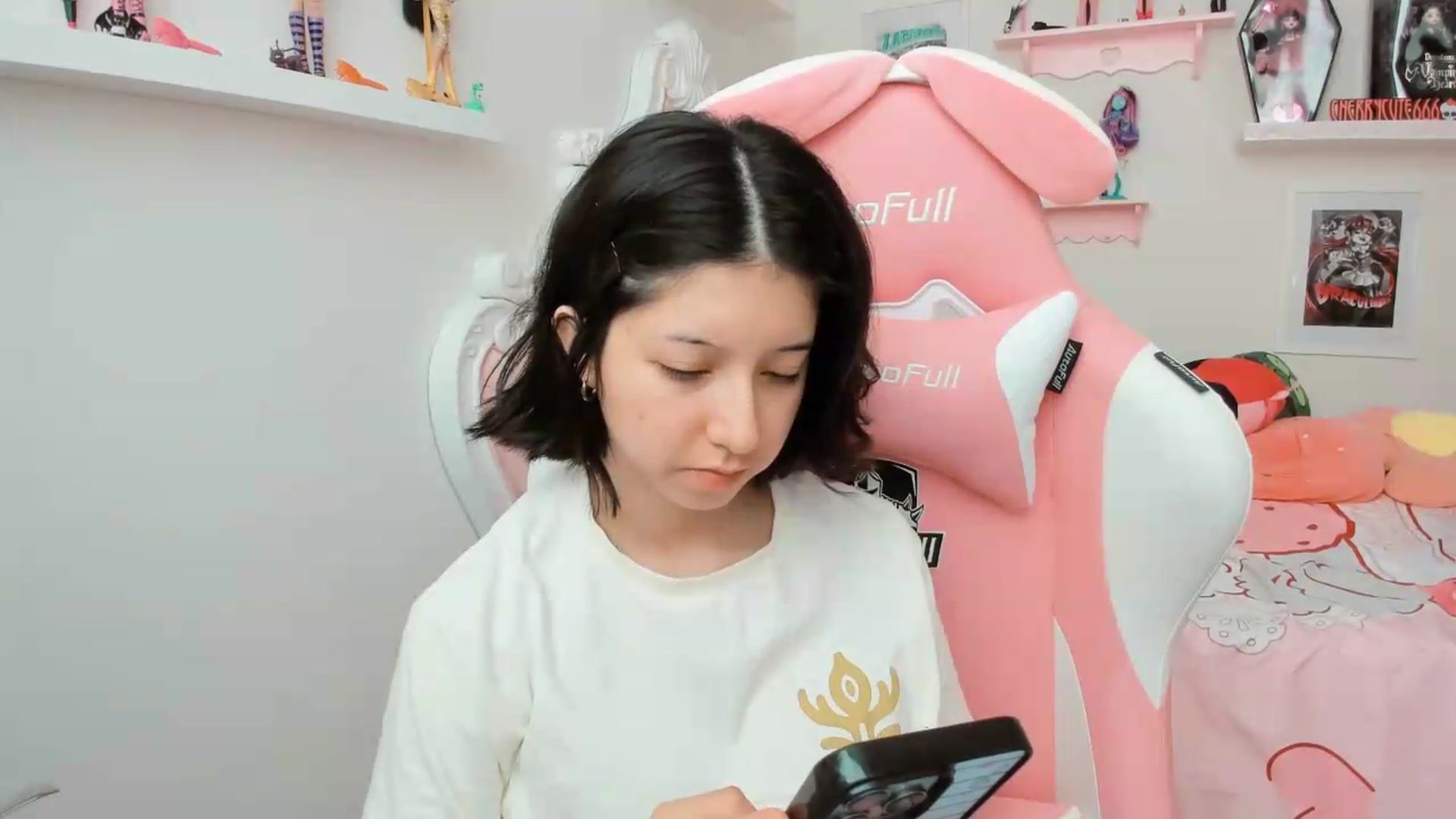 Gallery image thumbnail from Cherrycute666's myfreecams stream on, 05/22/2026, 21:09 image 17 of 20
