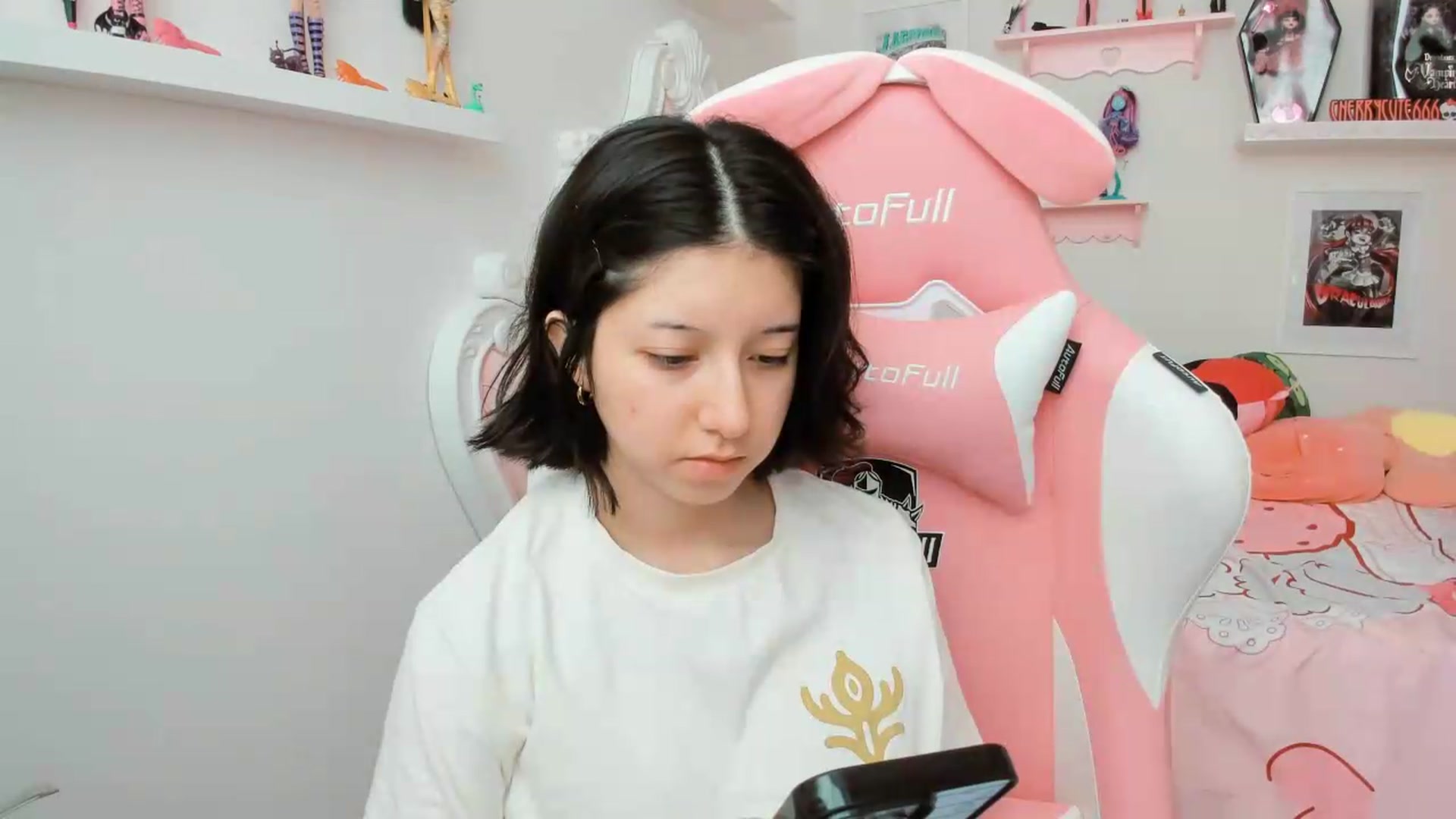 Gallery image thumbnail from Cherrycute666's myfreecams stream on, 05/22/2026, 21:09 image 18 of 20