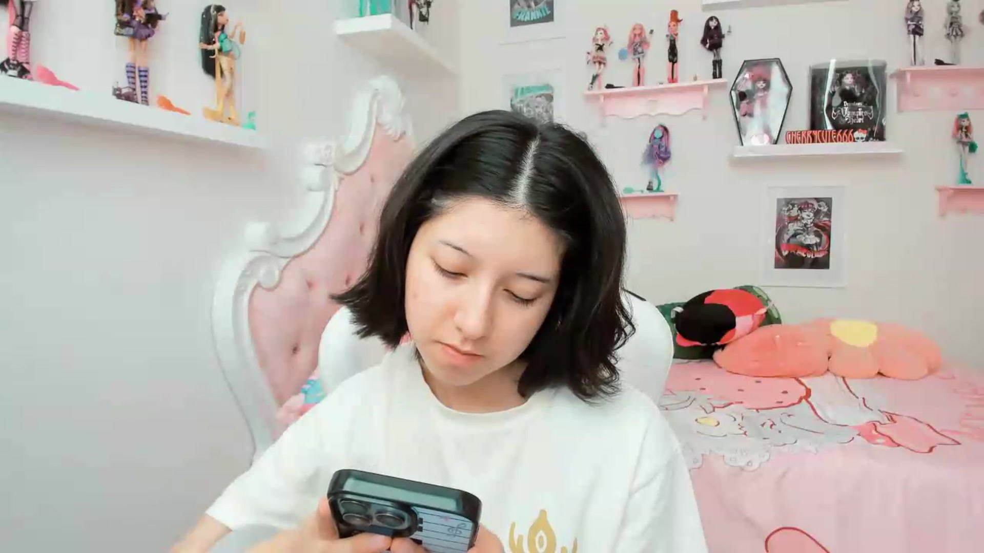 Gallery image thumbnail from Cherrycute666's myfreecams stream on, 05/22/2026, 21:09 image 13 of 20