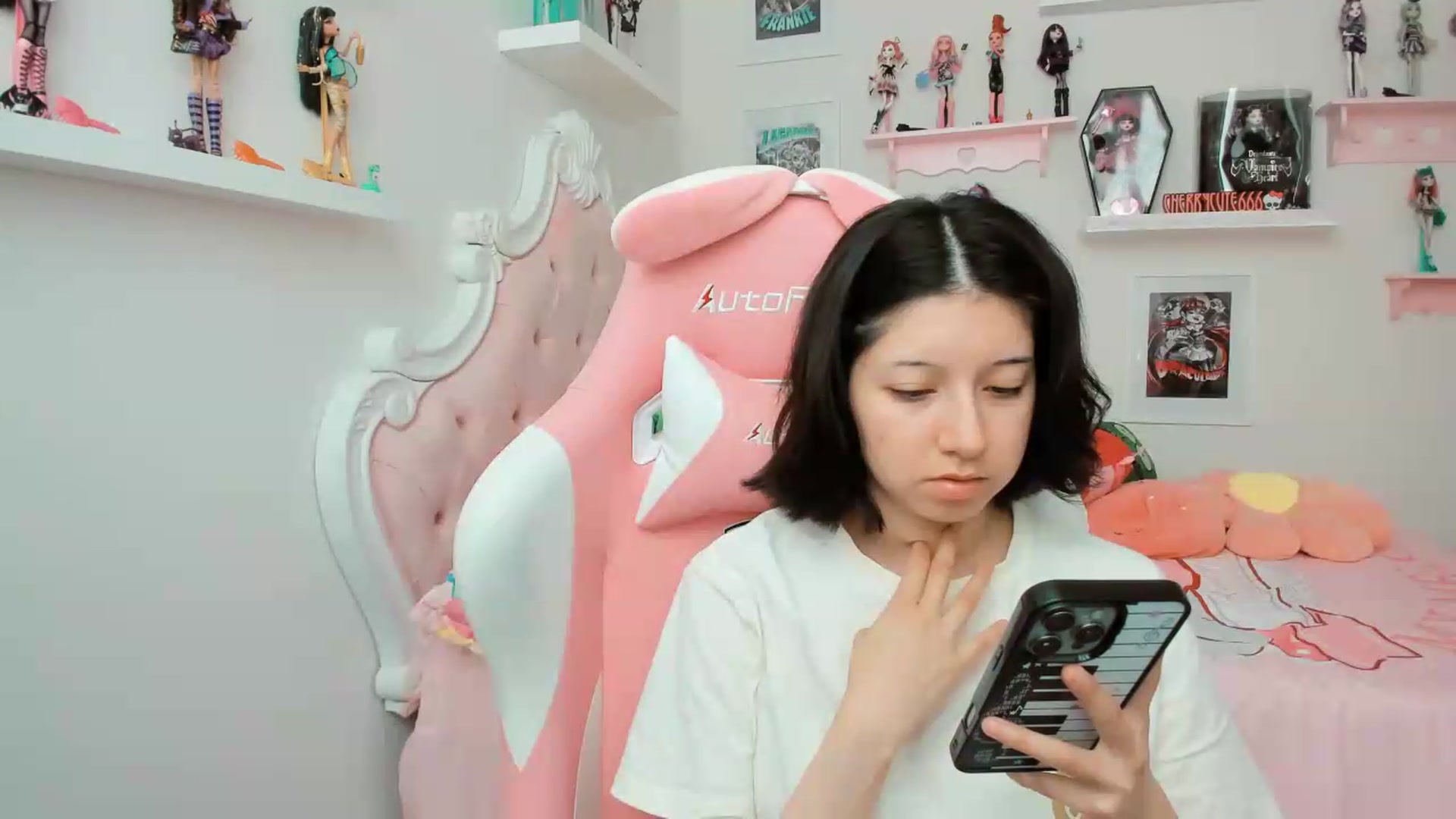 Gallery image thumbnail from Cherrycute666's myfreecams stream on, 05/22/2026, 21:09 image 15 of 20