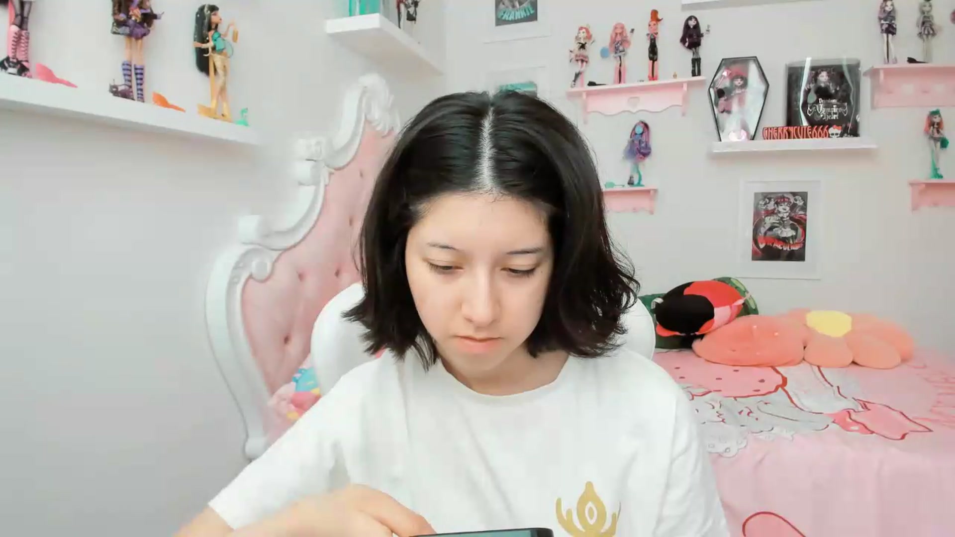 Gallery image thumbnail from Cherrycute666's myfreecams stream on, 05/22/2026, 21:09 image 6 of 20