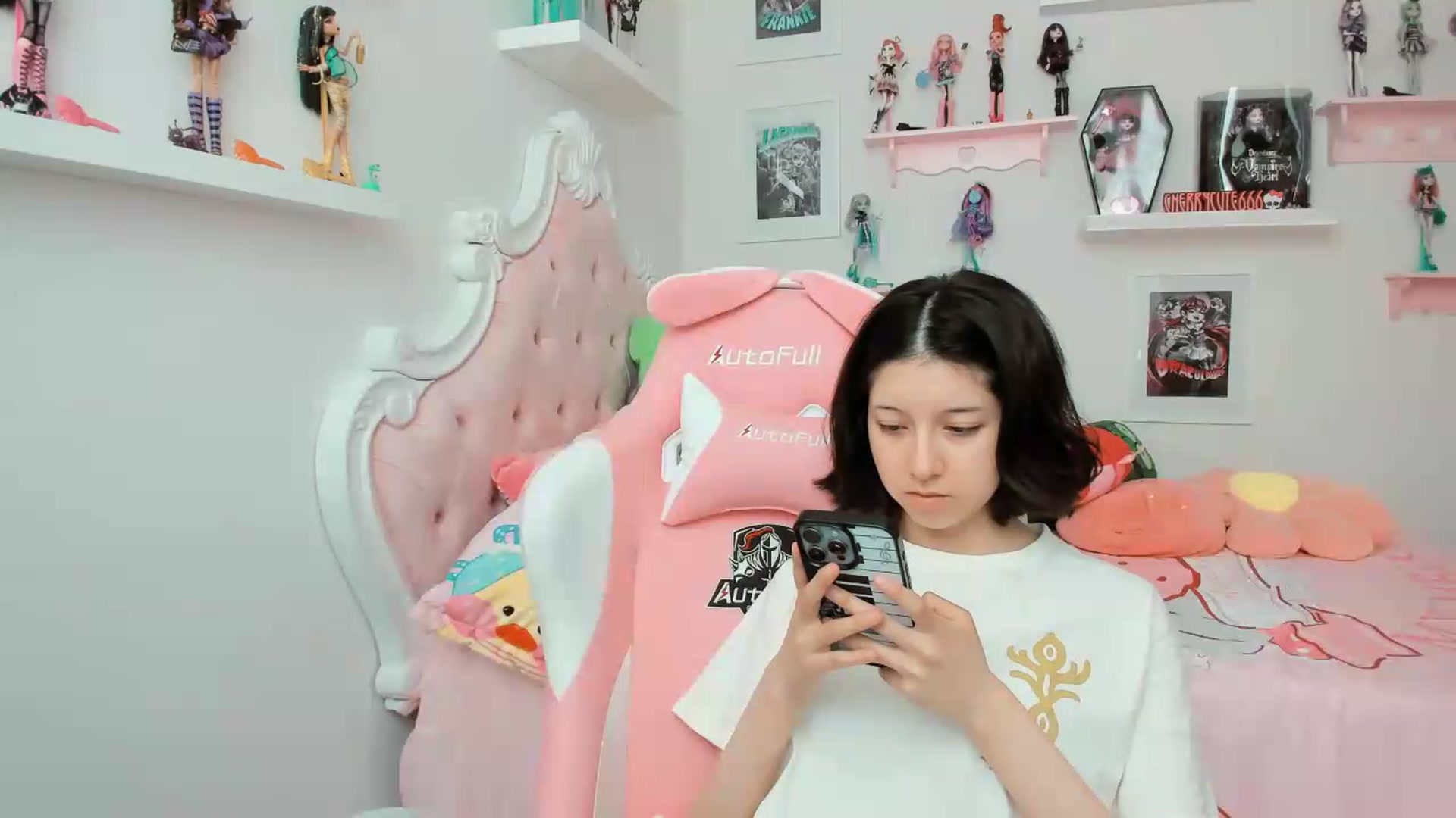 Gallery image thumbnail from Cherrycute666's myfreecams stream on, 05/22/2026, 21:09 image 3 of 20