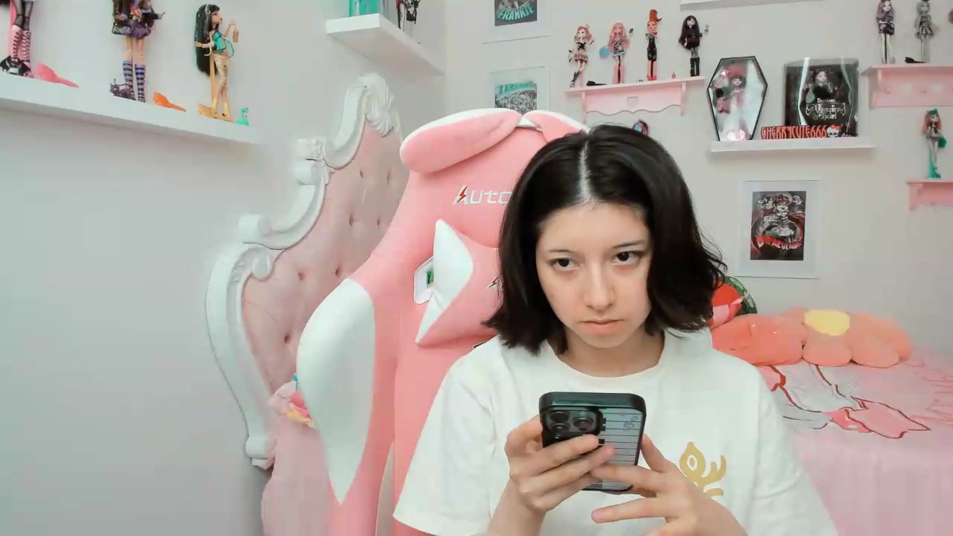 Gallery image thumbnail from Cherrycute666's myfreecams stream on, 05/22/2026, 21:09 image 14 of 20