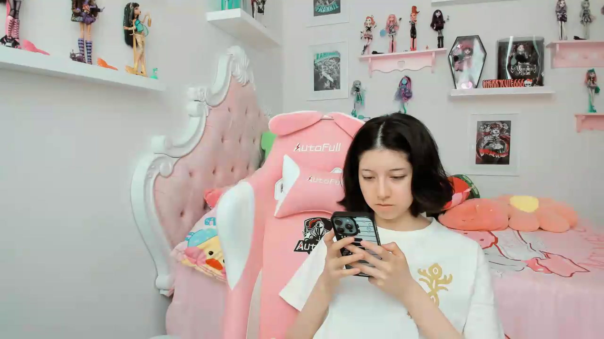 Gallery image thumbnail from Cherrycute666's myfreecams stream on, 05/22/2026, 21:09 image 5 of 20