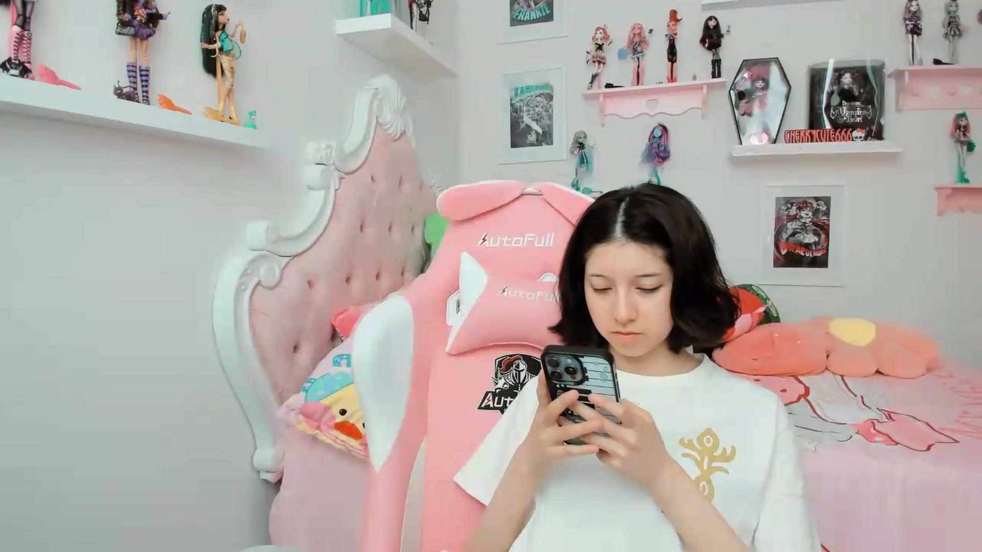 Gallery image thumbnail from Cherrycute666's myfreecams stream on, 05/22/2026, 21:09 image 4 of 20