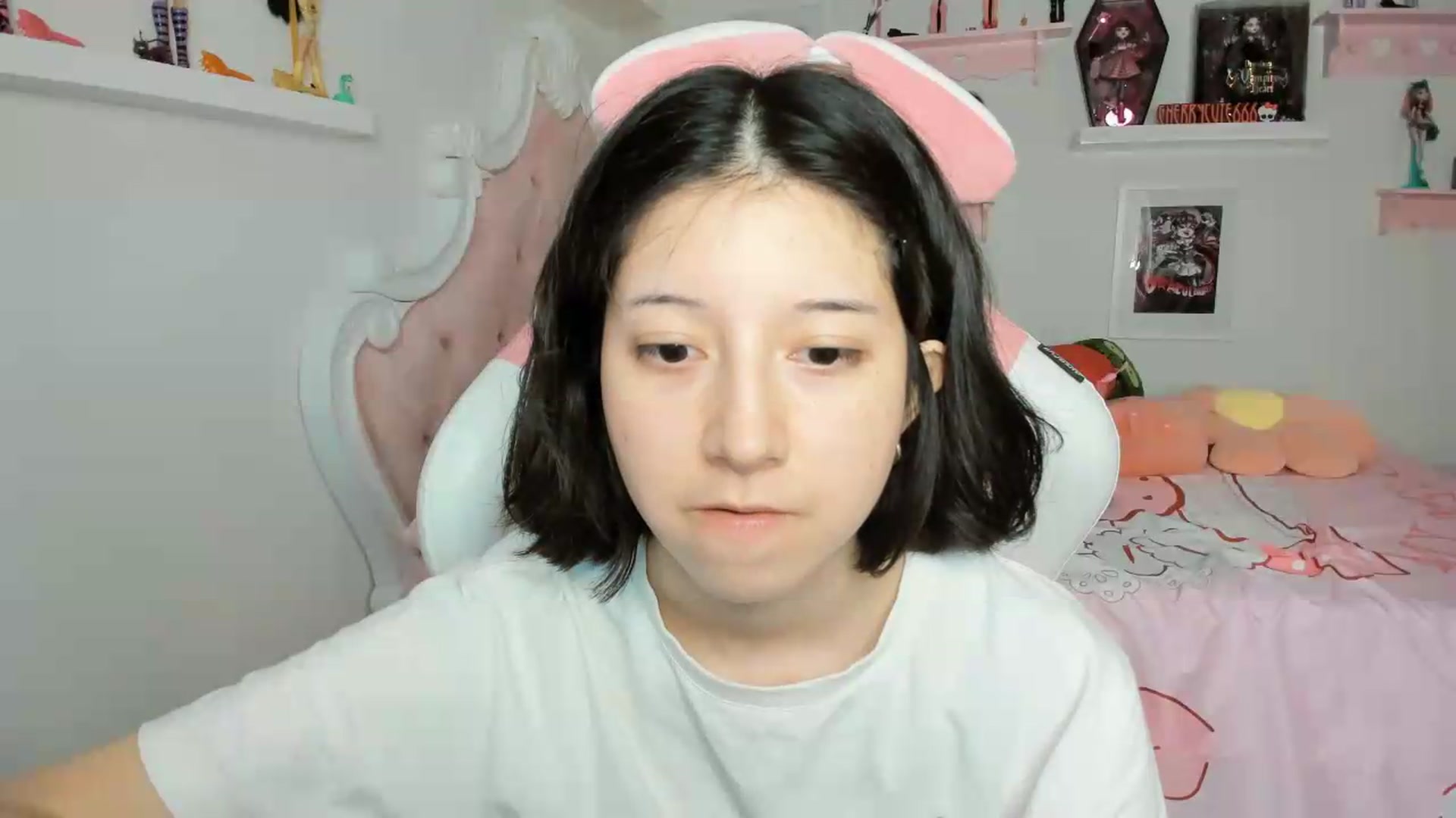 Gallery image thumbnail from Cherrycute666's myfreecams stream on, 05/23/2026, 02:57 image 8 of 20