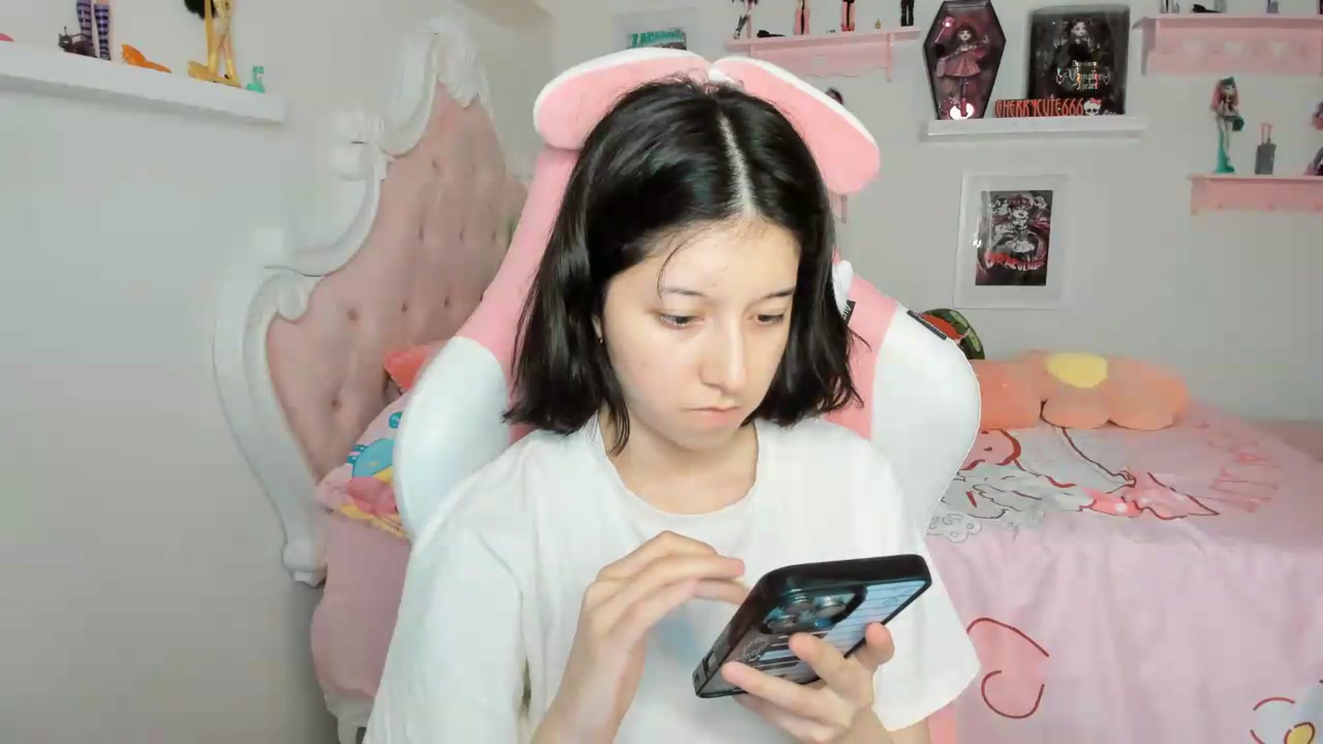Gallery image thumbnail from Cherrycute666's myfreecams stream on, 05/23/2026, 02:57 image 6 of 20
