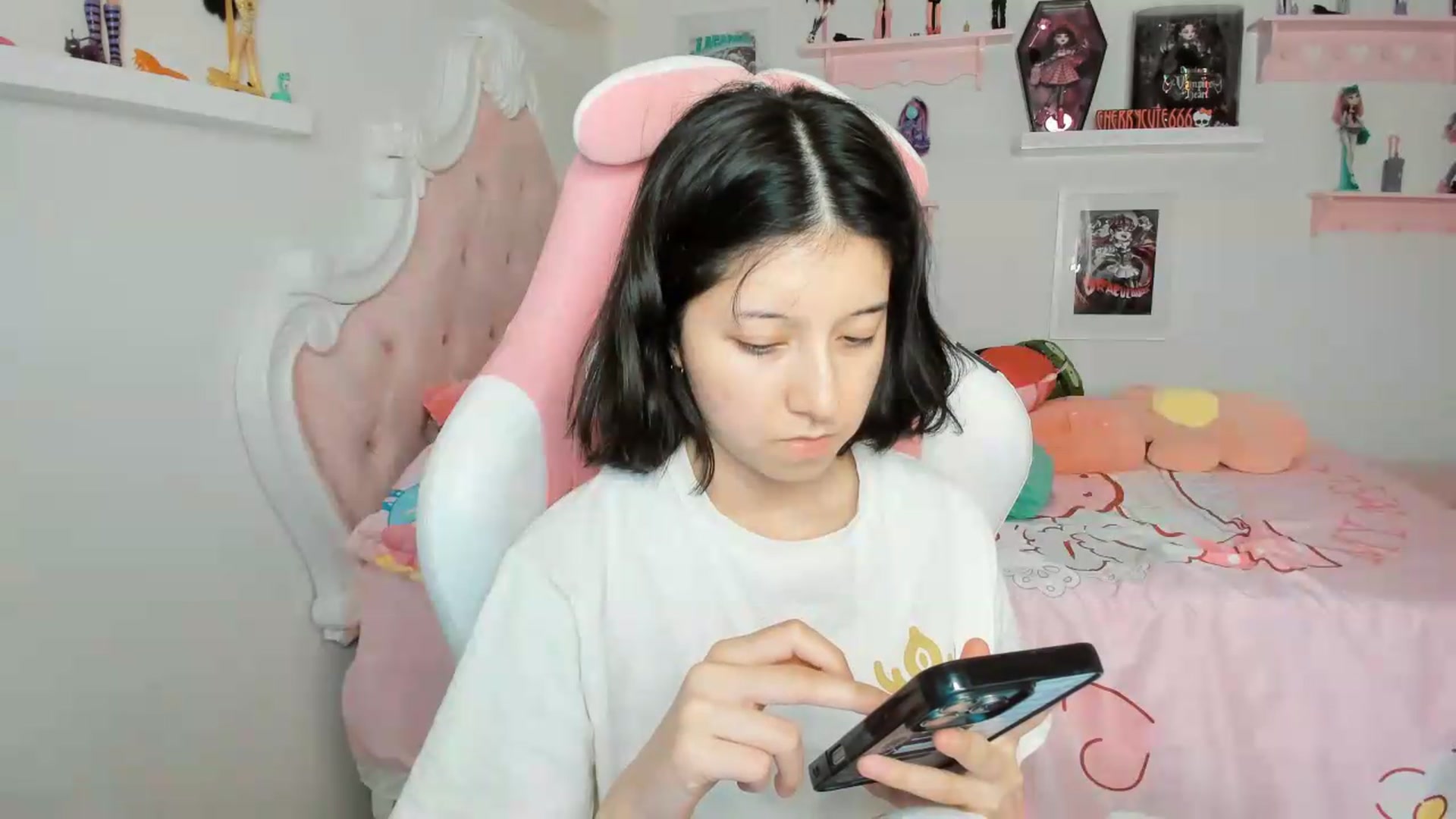 Gallery image thumbnail from Cherrycute666's myfreecams stream on, 05/23/2026, 02:57 image 5 of 20
