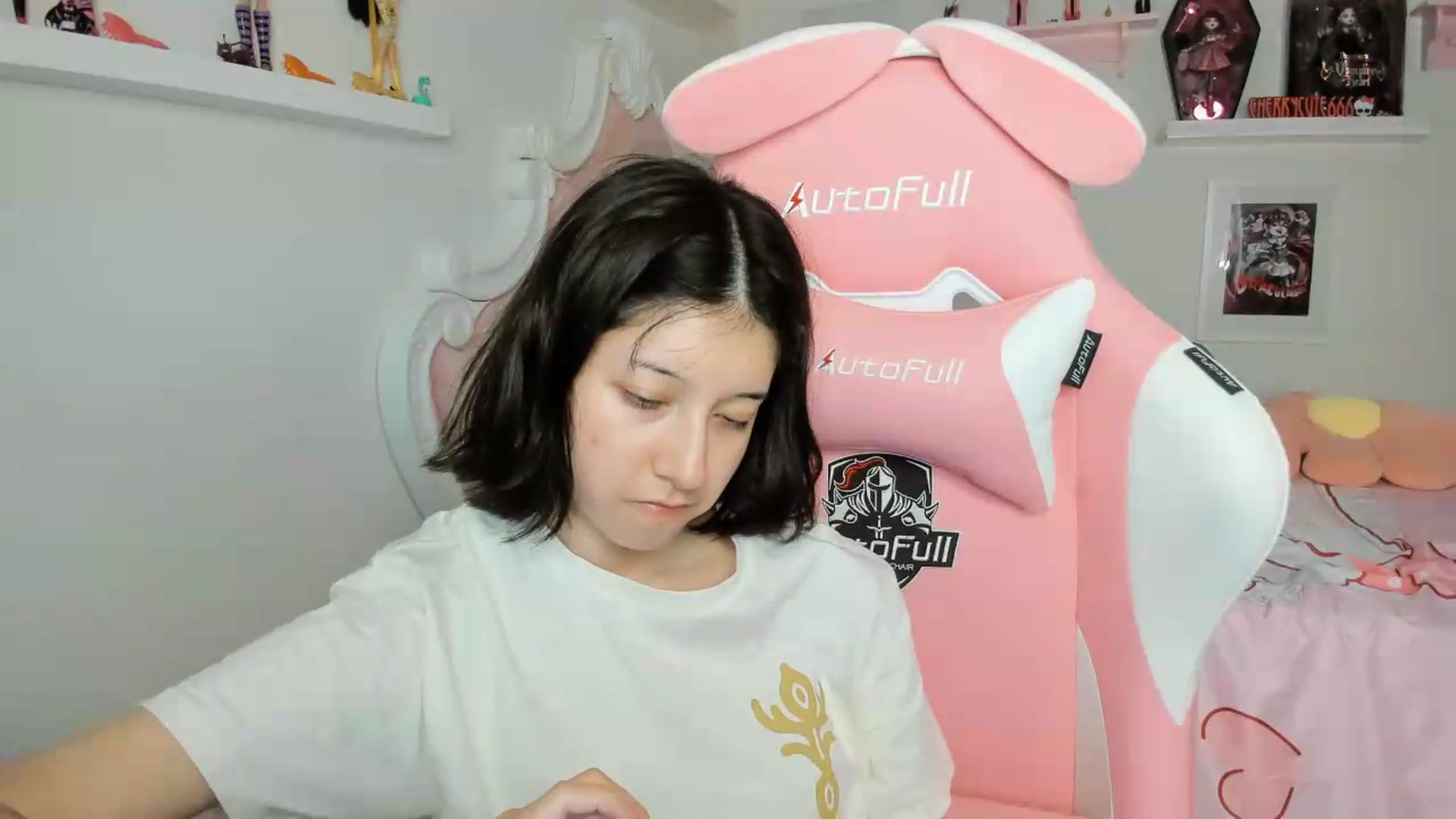 Gallery image thumbnail from Cherrycute666's myfreecams stream on, 05/23/2026, 02:57 image 11 of 20
