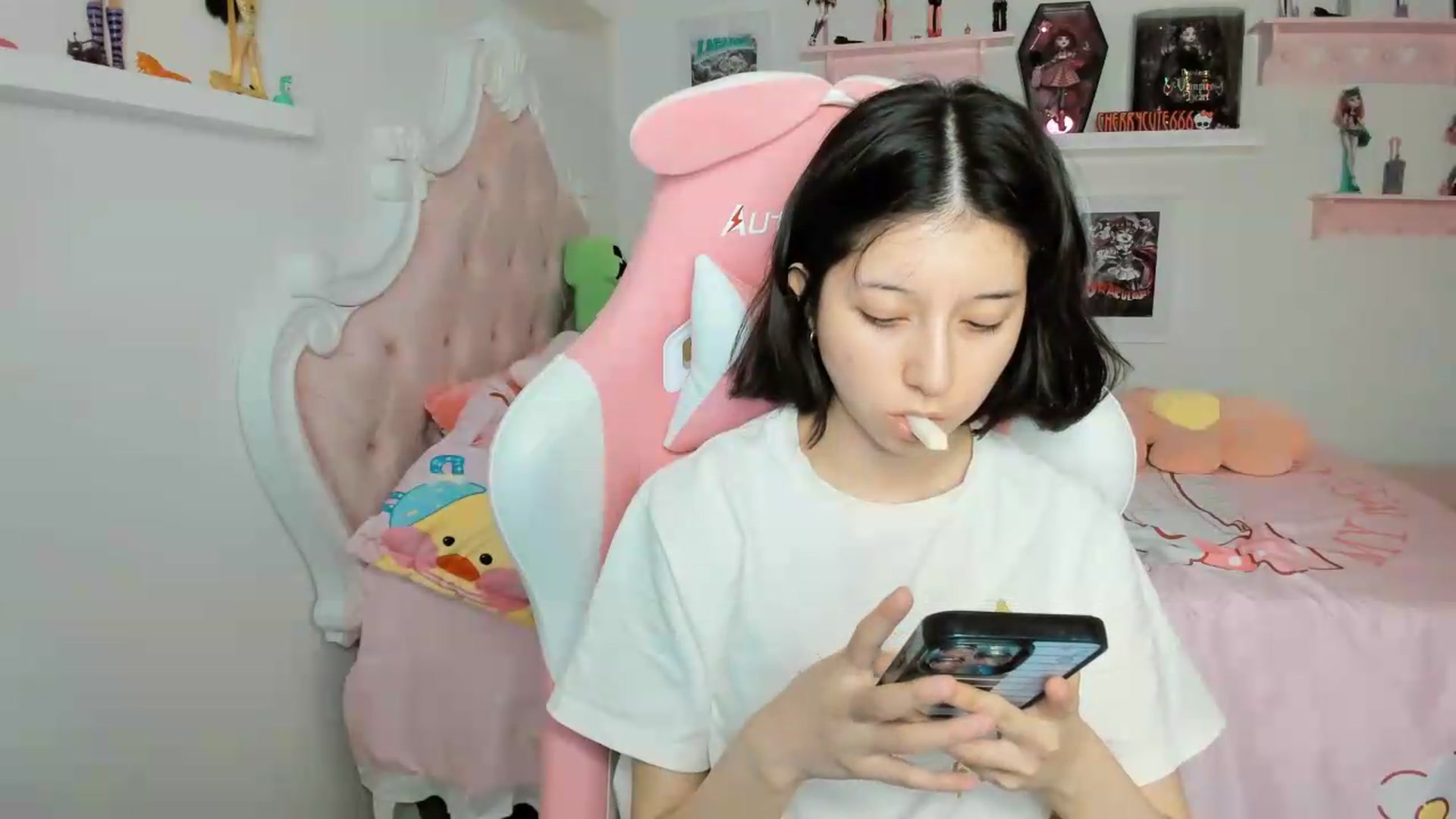Gallery image thumbnail from Cherrycute666's myfreecams stream on, 05/23/2026, 02:57 image 2 of 20