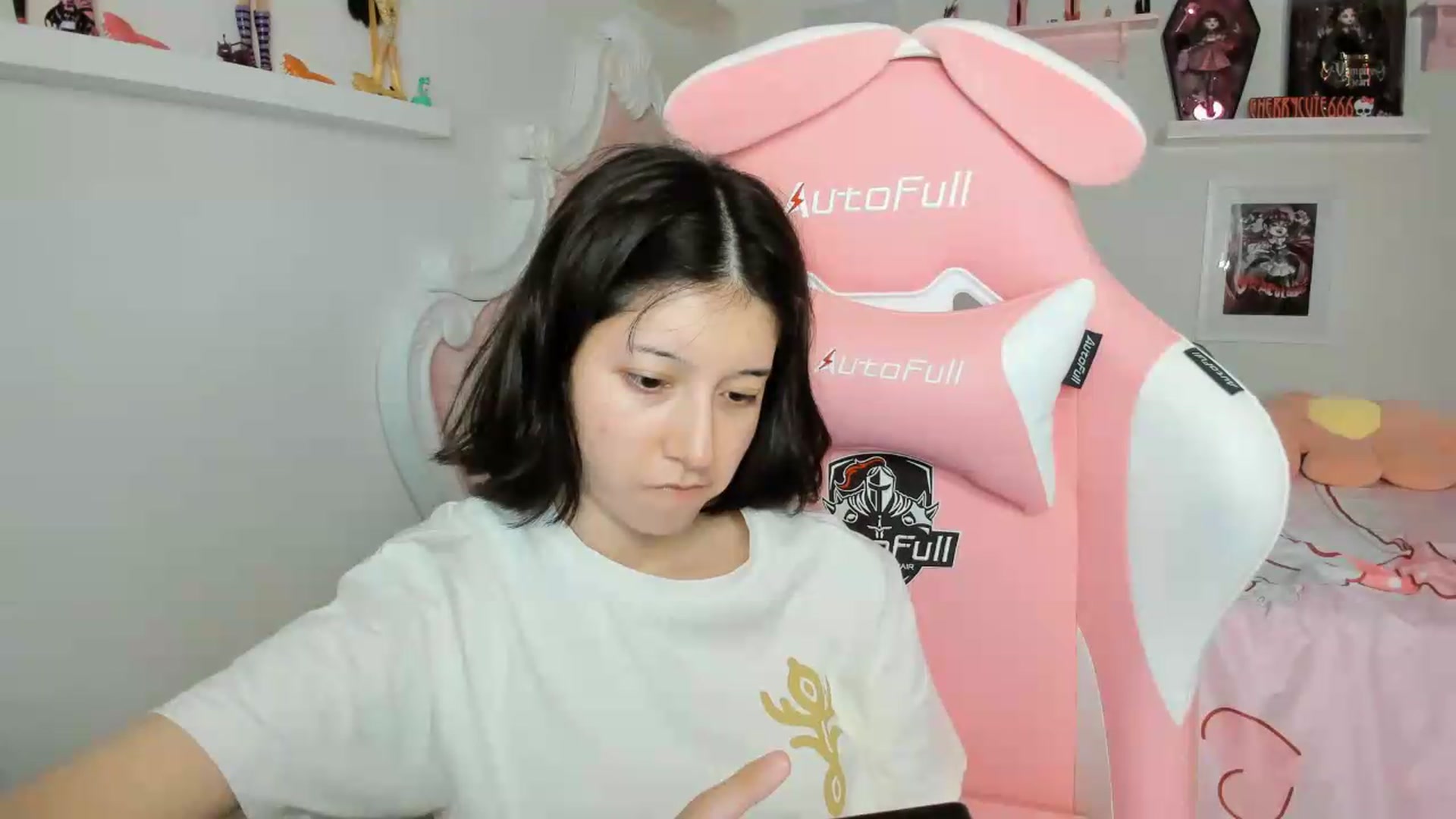 Gallery image thumbnail from Cherrycute666's myfreecams stream on, 05/23/2026, 02:57 image 10 of 20