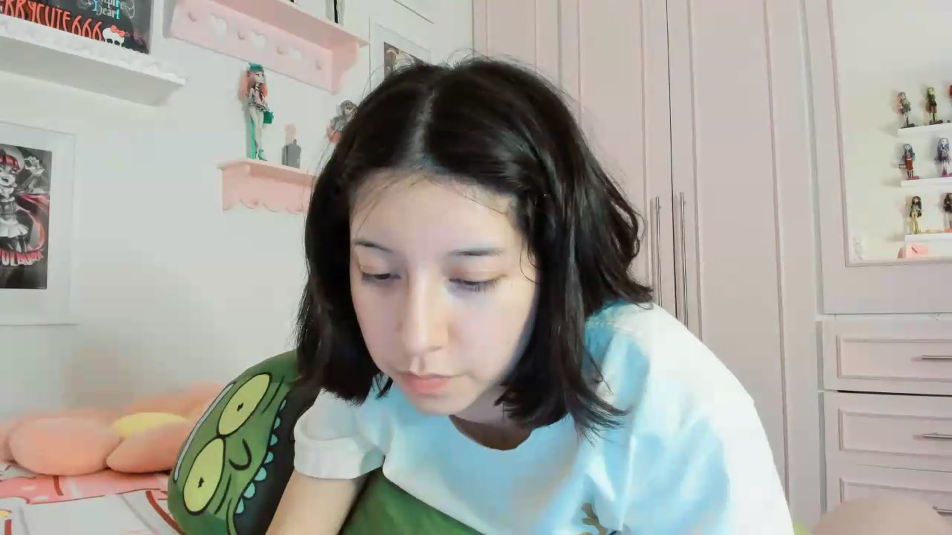 Gallery image thumbnail from Cherrycute666's myfreecams stream on, 05/23/2026, 06:16 image 17 of 20