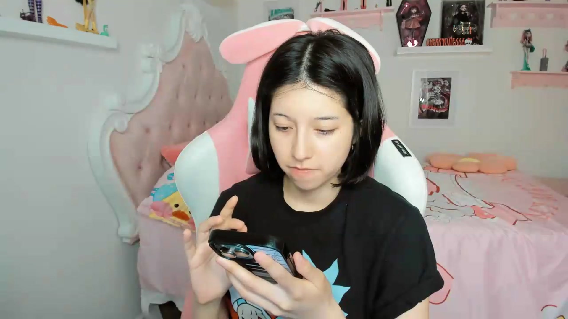 Gallery image thumbnail from Cherrycute666's myfreecams stream on, 05/25/2026, 09:15 image 5 of 20