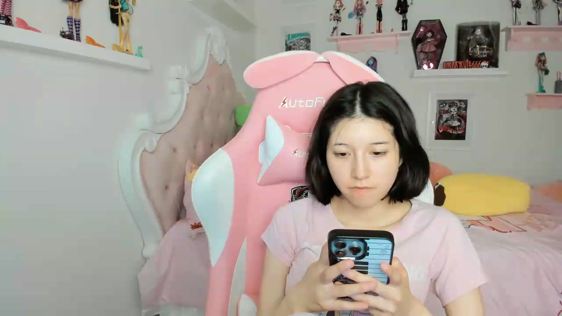 Gallery image thumbnail from Cherrycute666's myfreecams stream on, 05/28/2026, 08:38 image 13 of 20