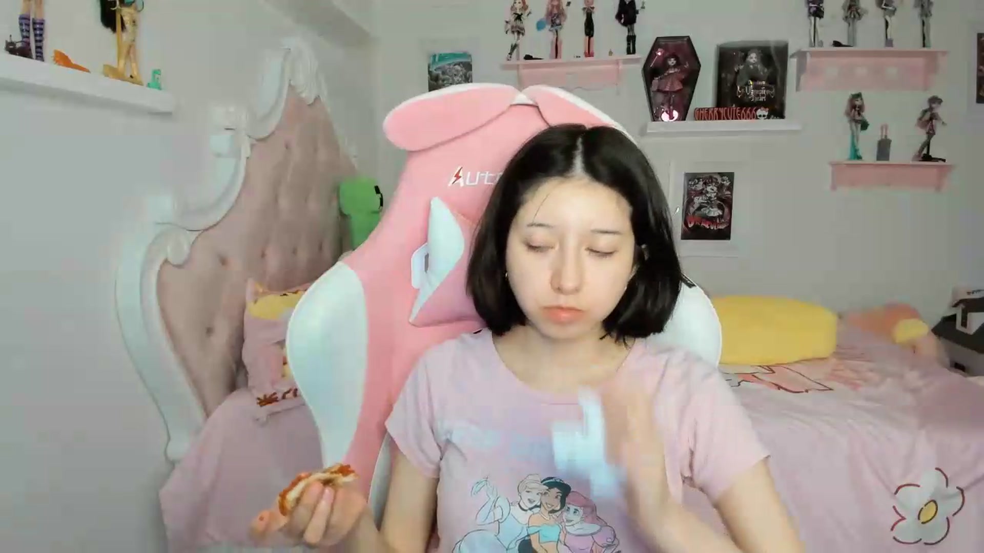 Gallery image thumbnail from Cherrycute666's myfreecams stream on, 05/28/2026, 08:38 image 10 of 20