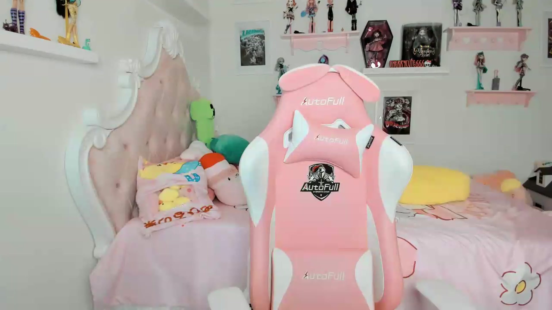 Gallery image thumbnail from Cherrycute666's myfreecams stream on, 05/28/2026, 08:38 image 11 of 20