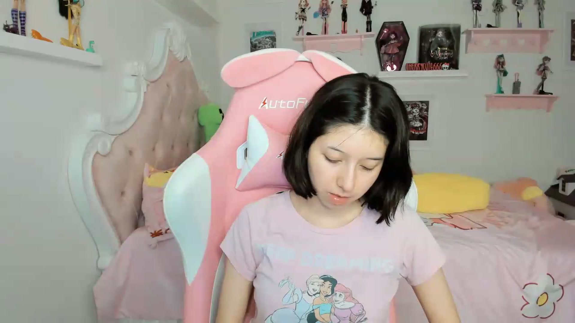 Gallery image thumbnail from Cherrycute666's myfreecams stream on, 05/28/2026, 08:38 image 8 of 20