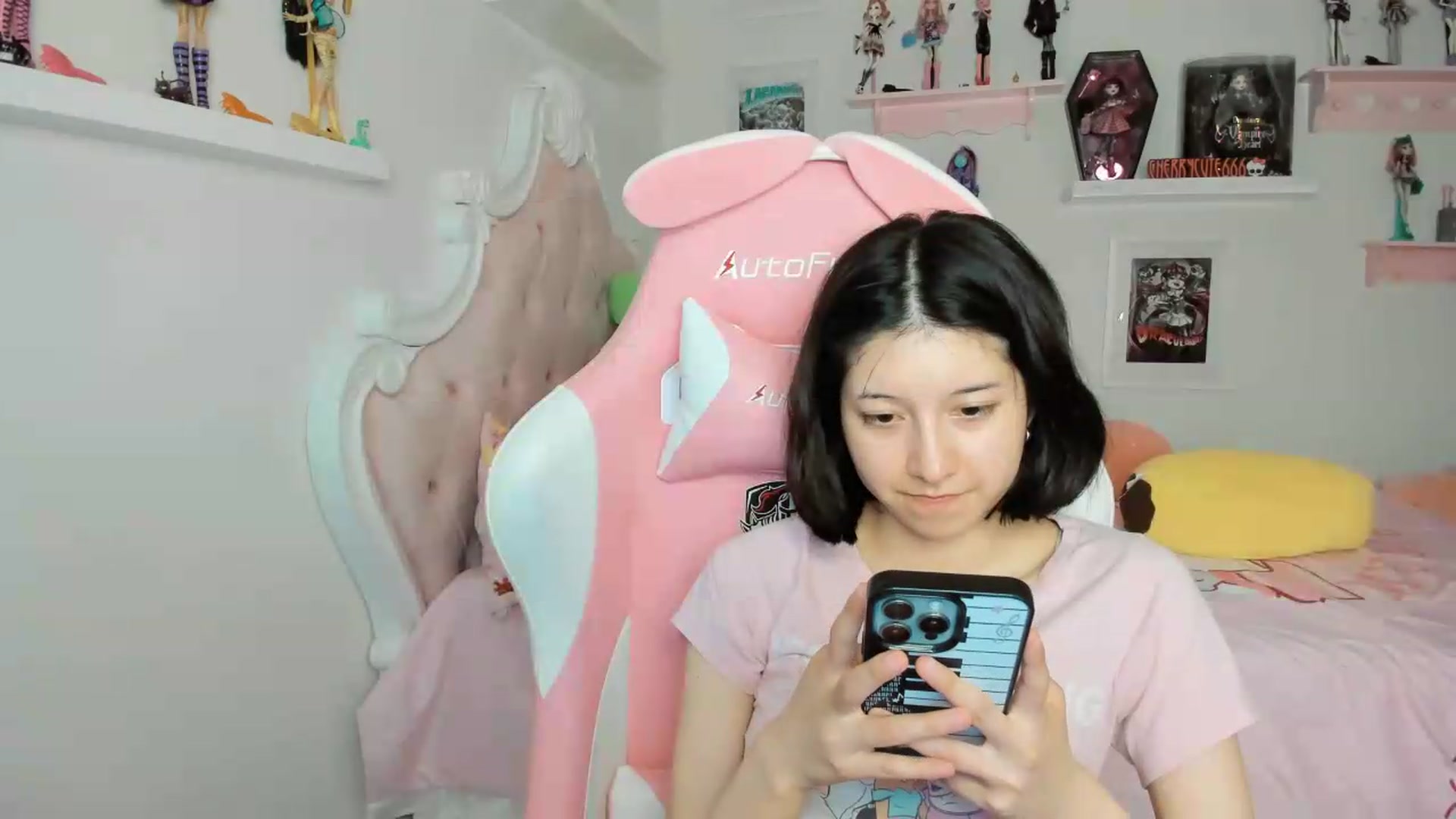 Gallery image thumbnail from Cherrycute666's myfreecams stream on, 05/28/2026, 08:38 image 16 of 20