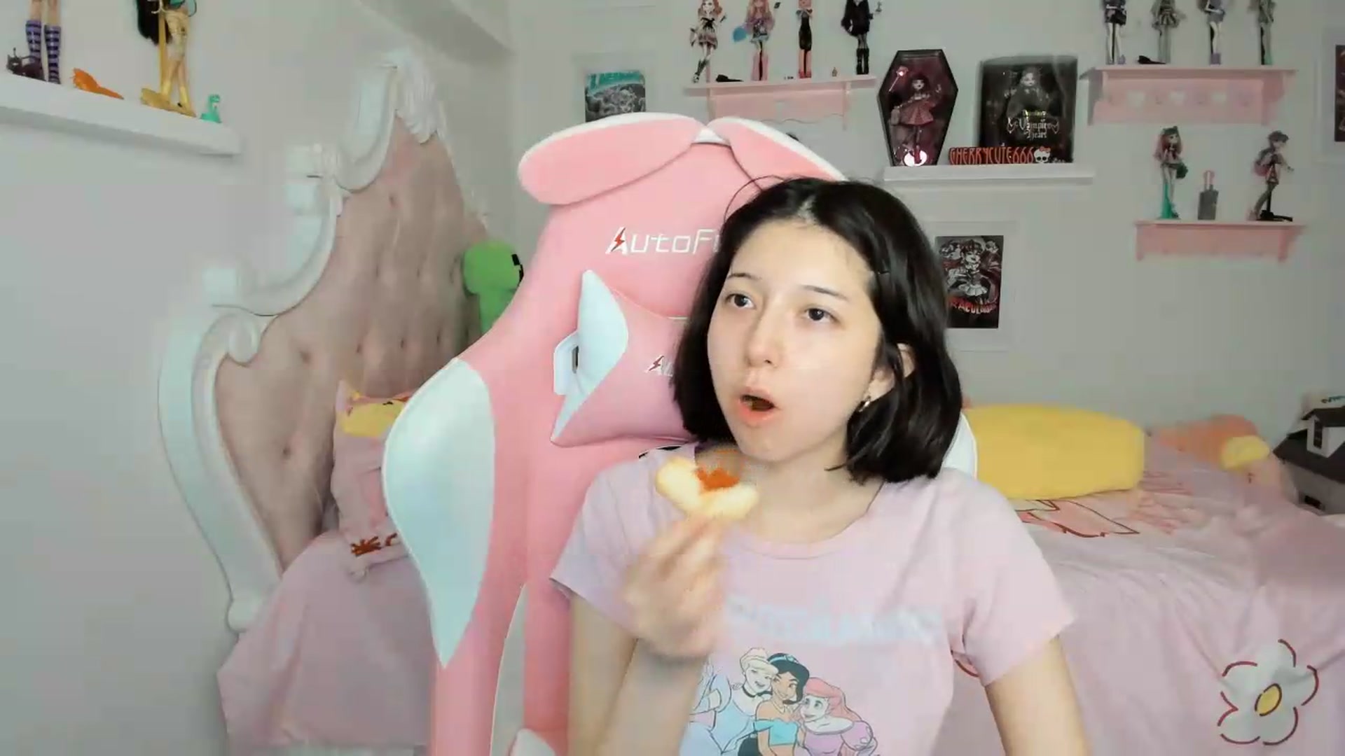 Gallery image thumbnail from Cherrycute666's myfreecams stream on, 05/28/2026, 08:38 image 9 of 20