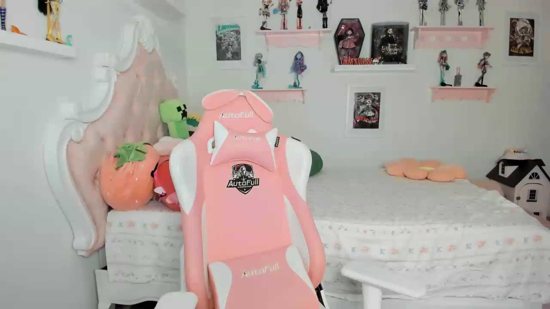 Gallery image thumbnail from Cherrycute666's myfreecams stream on, 06/24/2026, 02:54 image 14 of 20