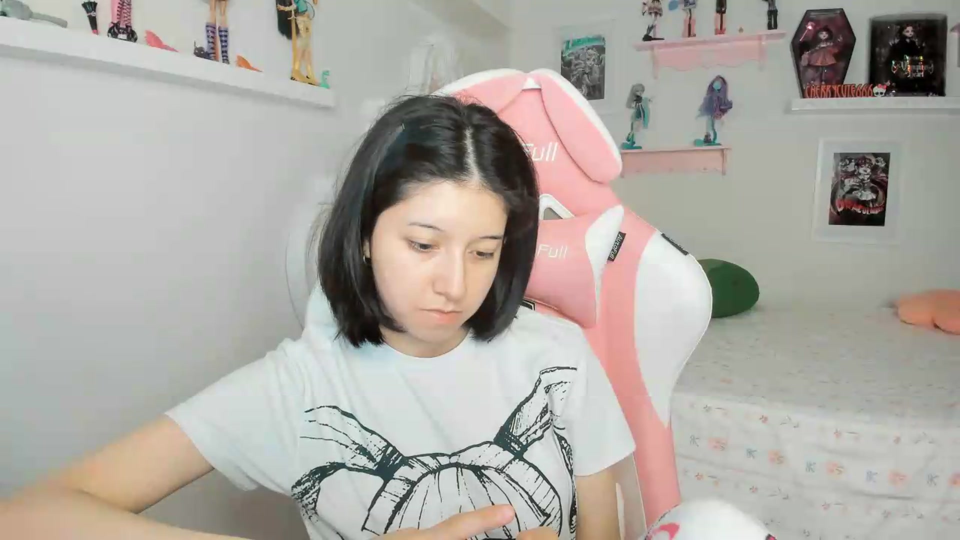 Gallery image thumbnail from Cherrycute666's myfreecams stream on, 06/24/2026, 02:54 image 9 of 20