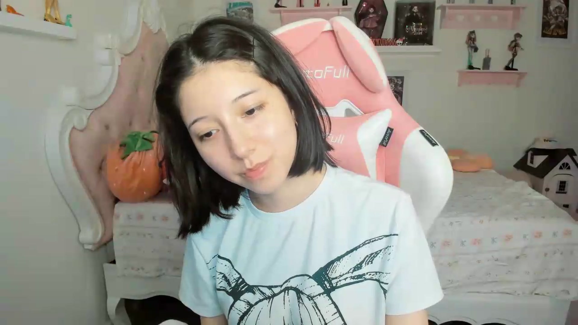 Gallery image thumbnail from Cherrycute666's myfreecams stream on, 06/24/2026, 02:54 image 16 of 20